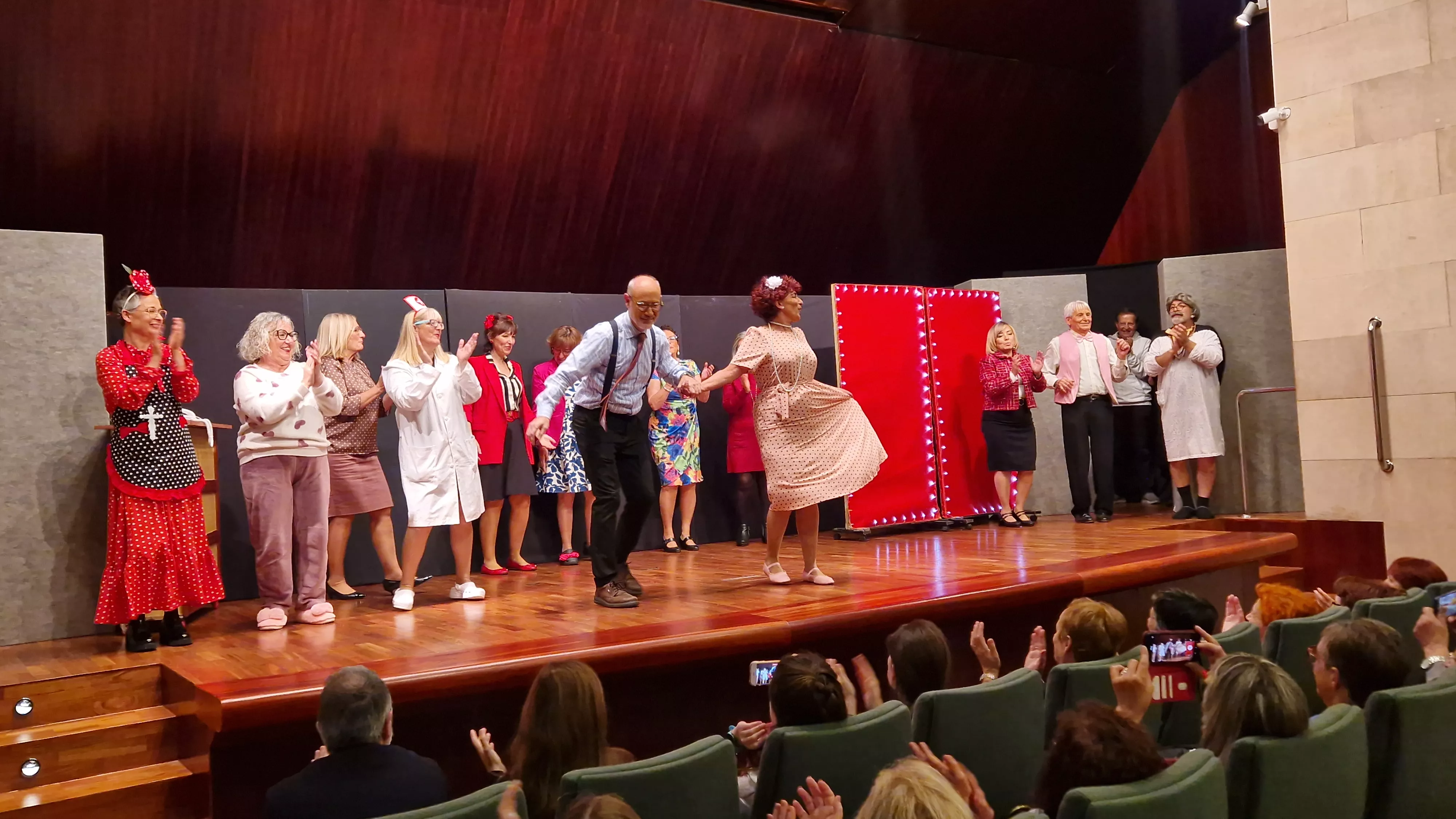 Grupo de teatro de la AECC “Sin Miedo” y la obra “Al mal tiempo…”. Foto Myriam Martínez