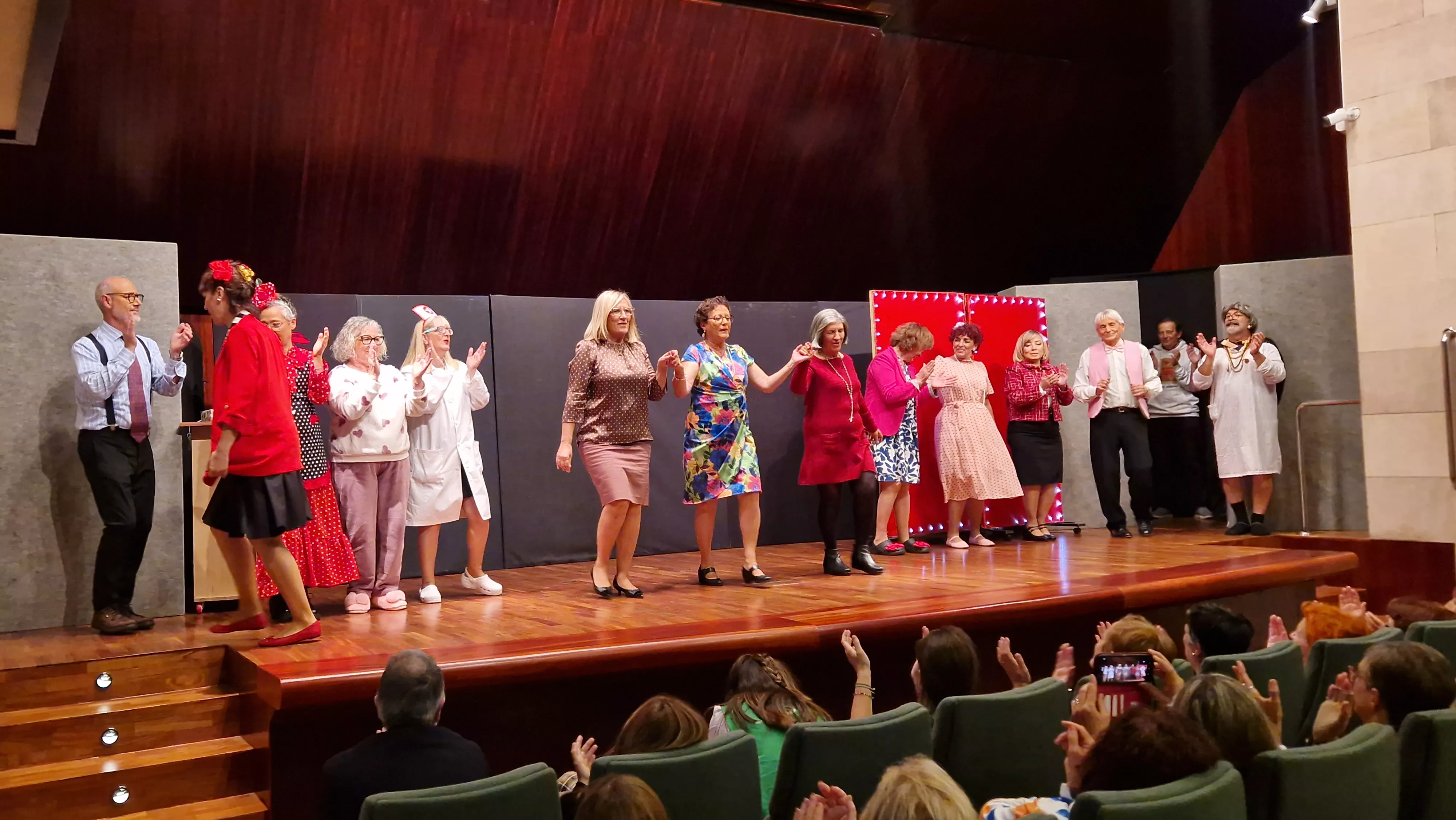Grupo de teatro de la AECC “Sin Miedo” y la obra “Al mal tiempo…”. Foto Myriam Martínez