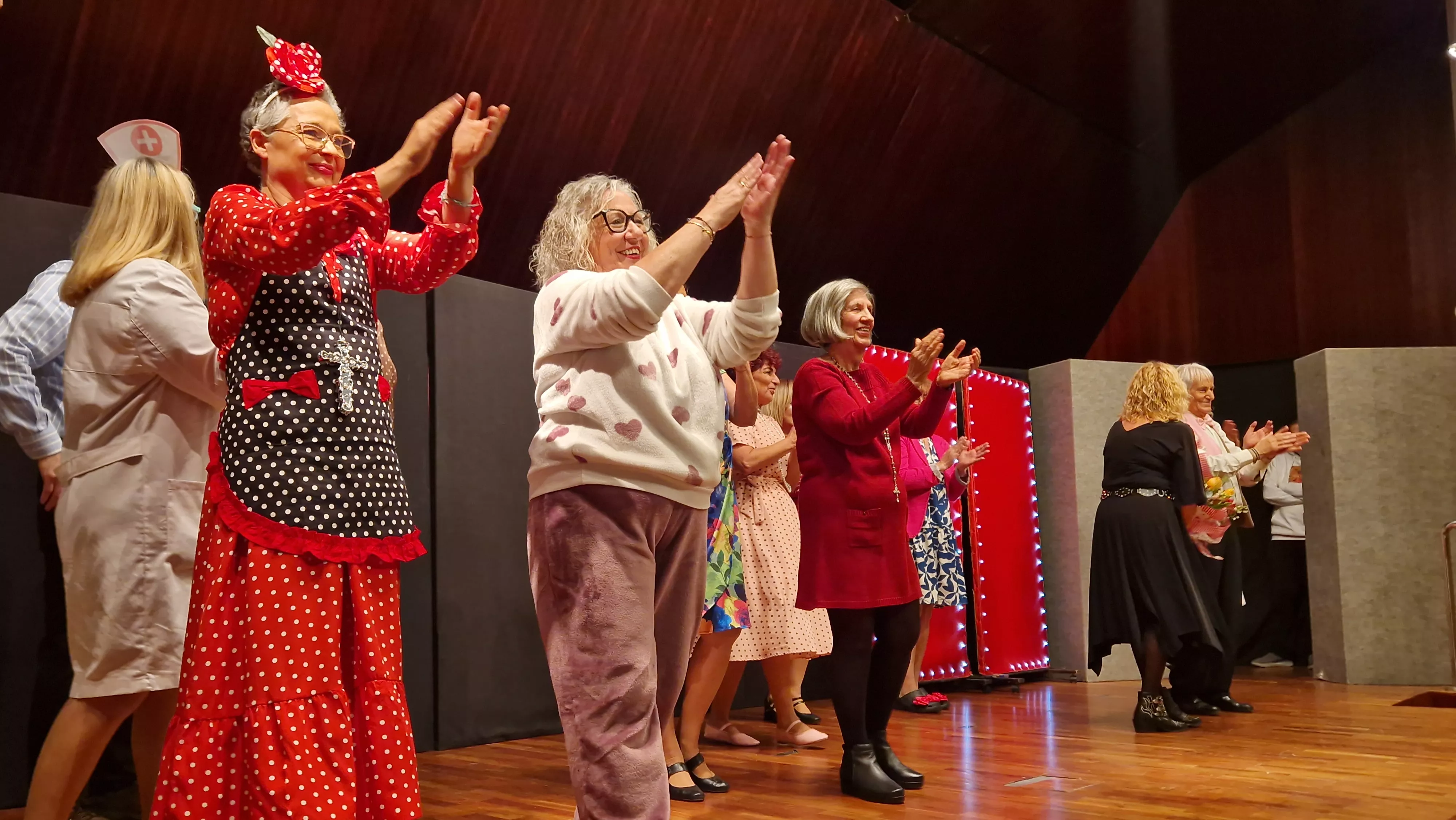 Grupo de teatro de la AECC “Sin Miedo” y la obra “Al mal tiempo…”. Foto Myriam Martínez