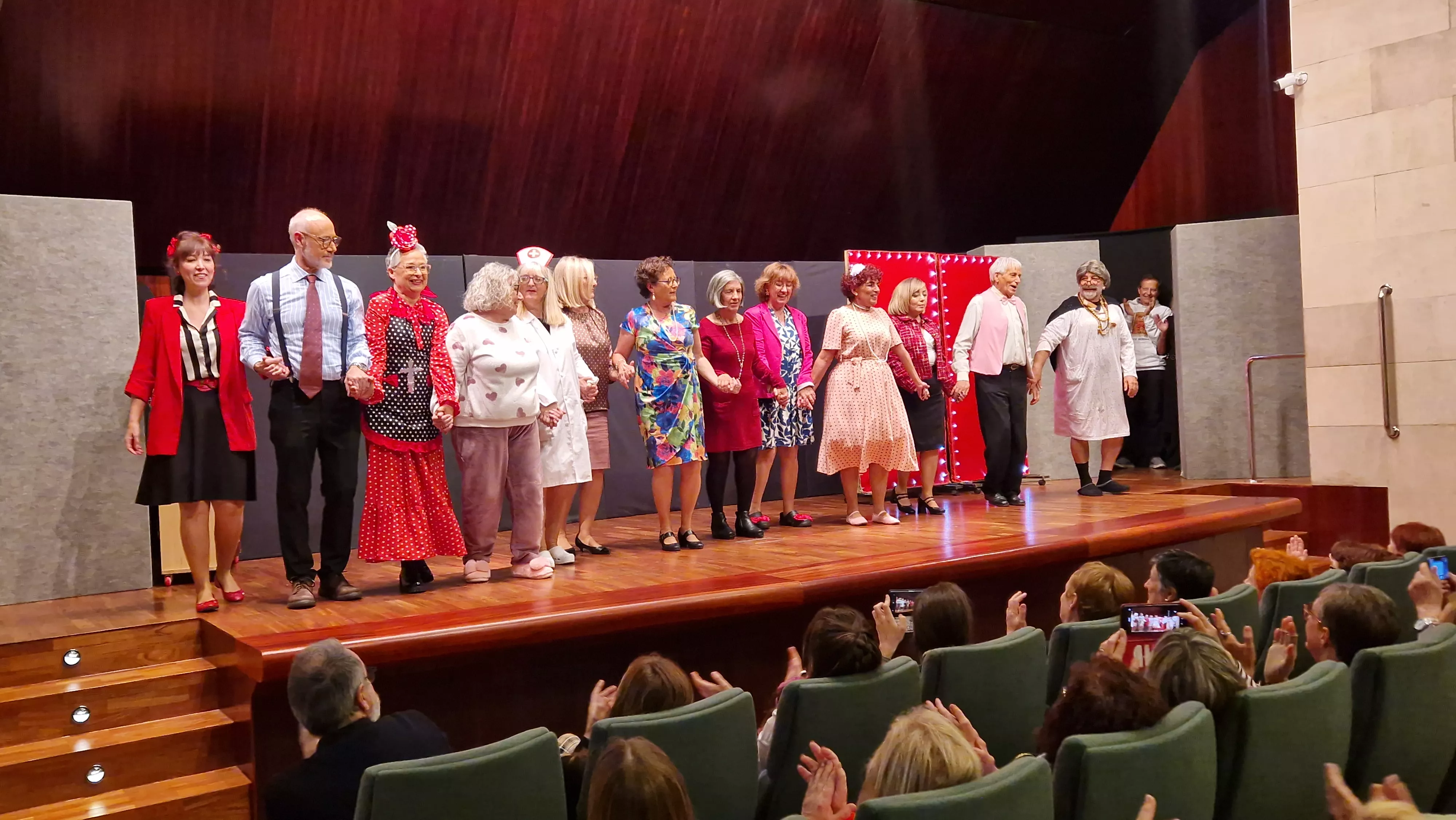 Grupo de teatro de la AECC “Sin Miedo” y la obra “Al mal tiempo…”. Foto Myriam Martínez