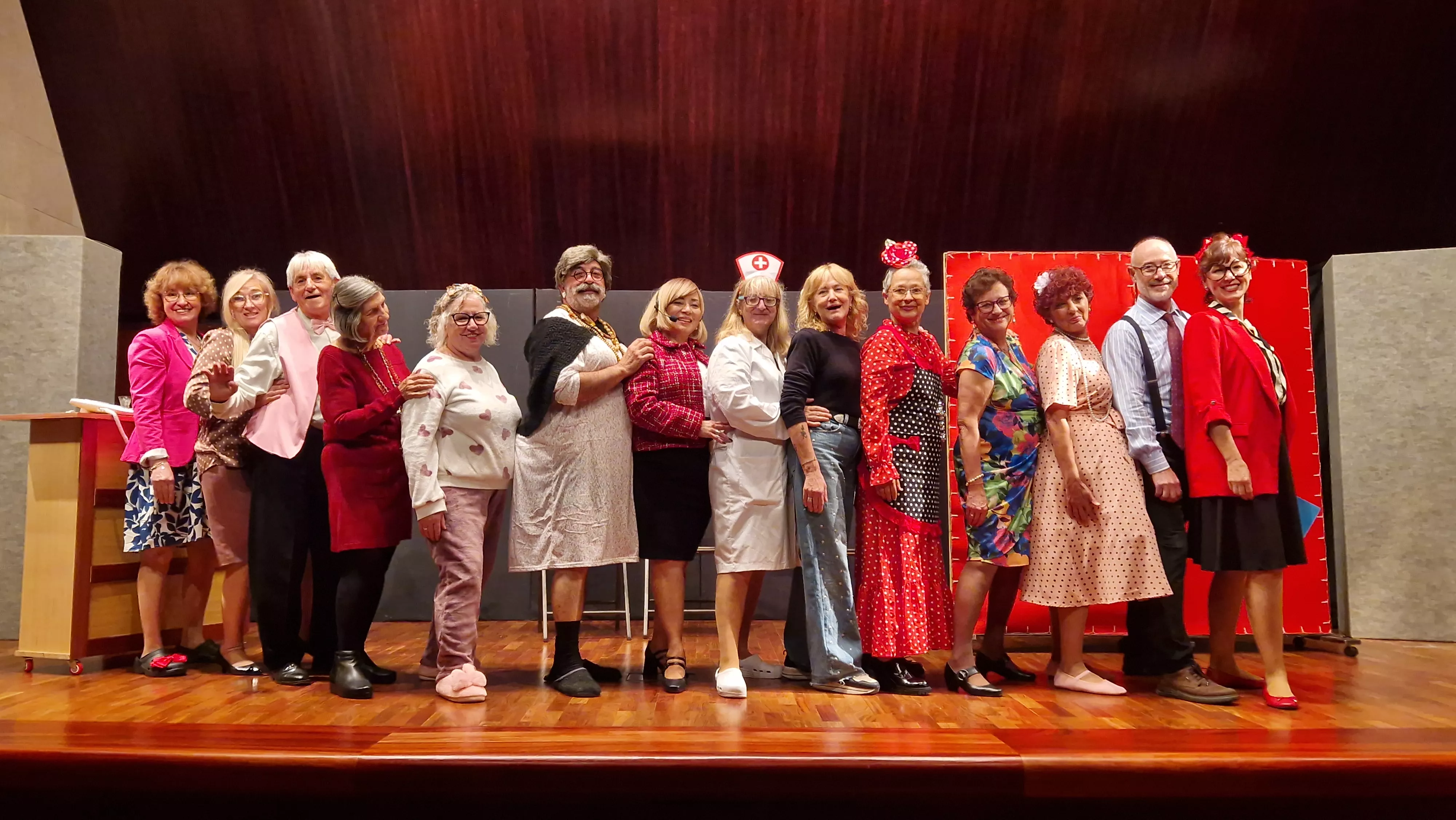 Grupo de teatro de la AECC “Sin Miedo” y la obra “Al mal tiempo…”. Foto Myriam Martínez Grupo de teatro de la AECC “Sin Miedo” y la obra “Al mal tiempo…”. Foto Myriam Martínez