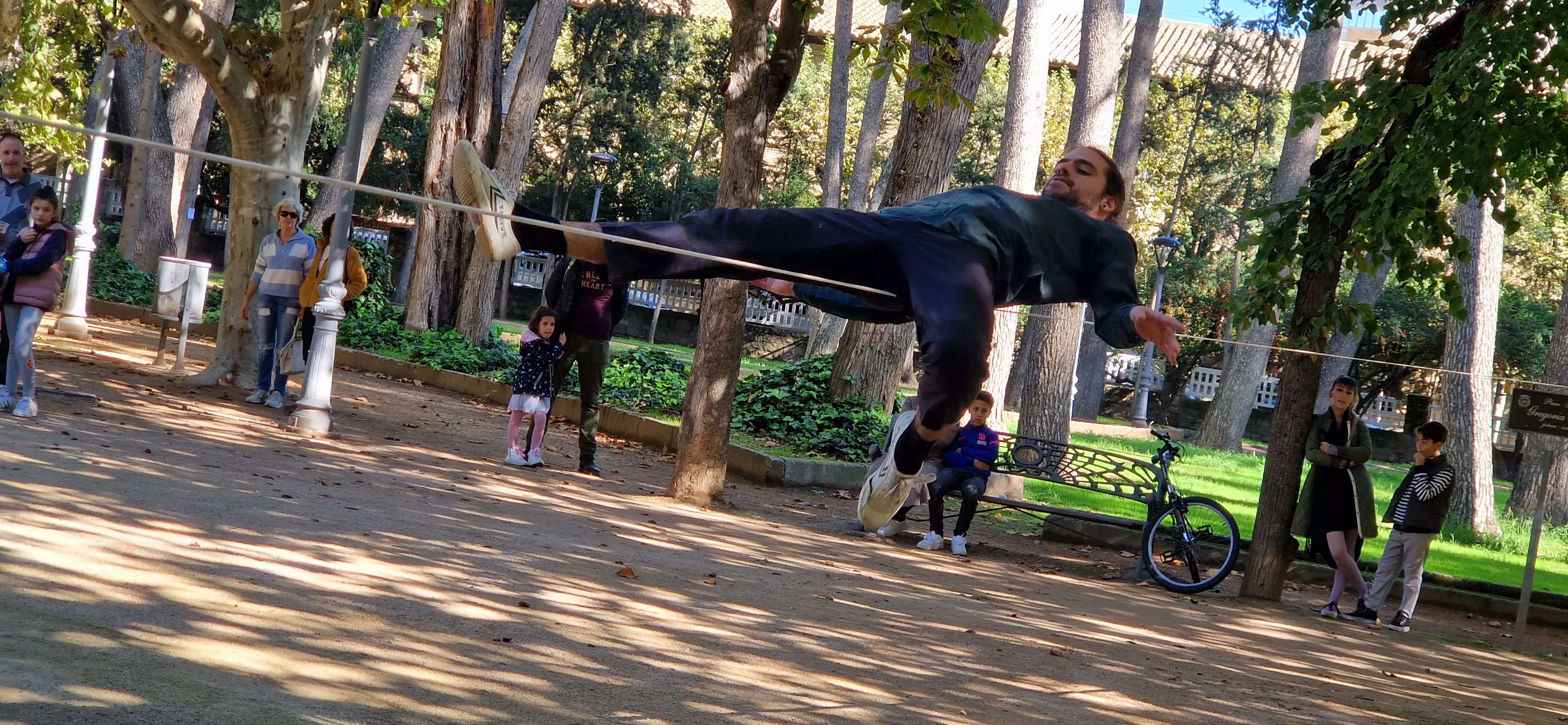 Bruno Toso y su espectáculo de  slackline en el Spin Festival. Foto Myriam Martínez 