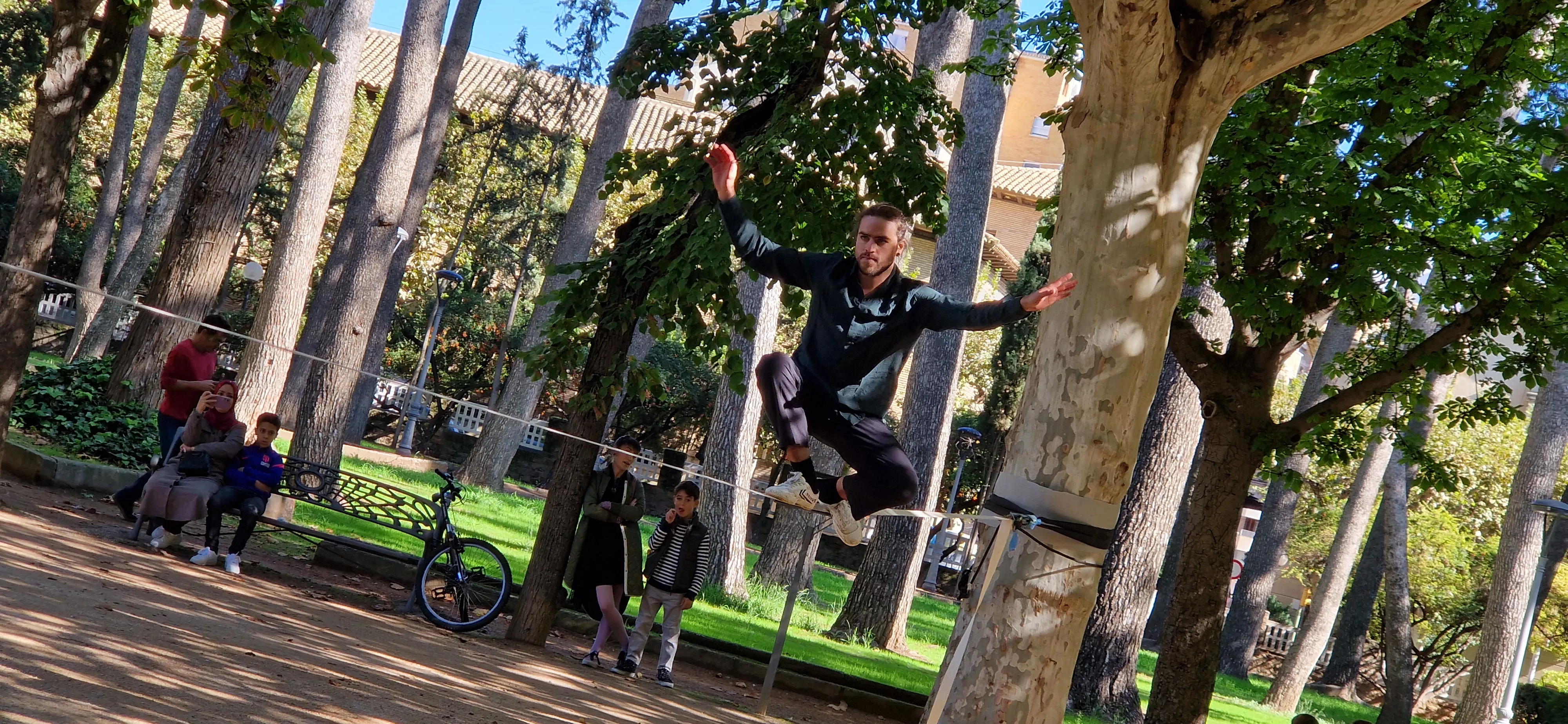 Bruno Toso y su espectáculo de  slackline en el Spin Festival. Foto Myriam Martínez 