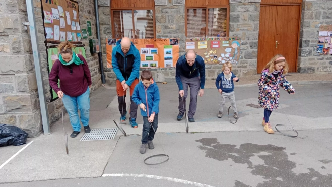 Juegos tradicionales en la feria de Biescas, aros. Juegos tradicionales en la feria de Biescas, aros.