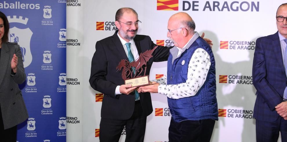 Lambán entrega a Roberto Iglesias el galardón