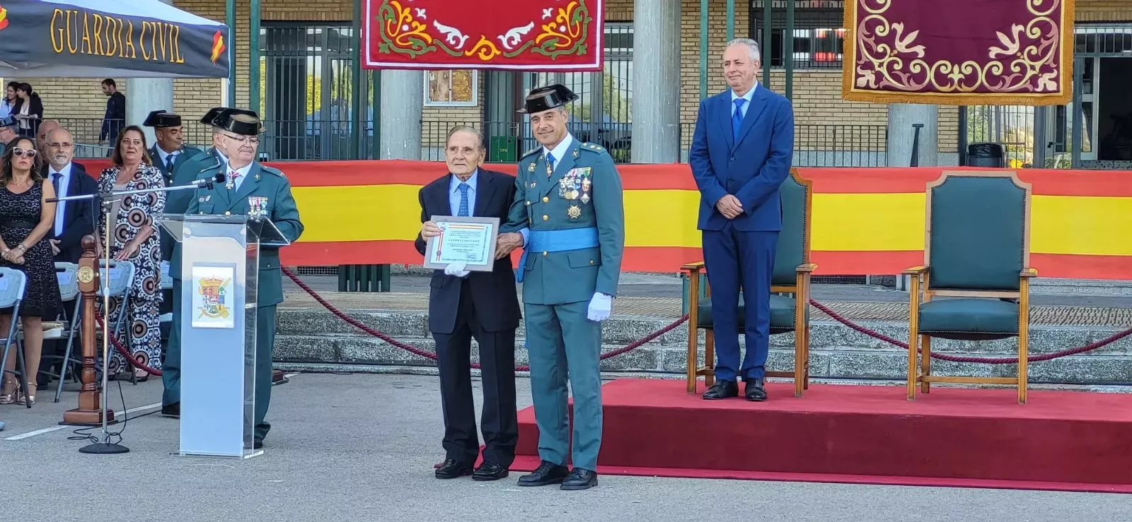 Francisco Vidal, reconocido por la Guardia Civil en la festividad del Pilar de 2023