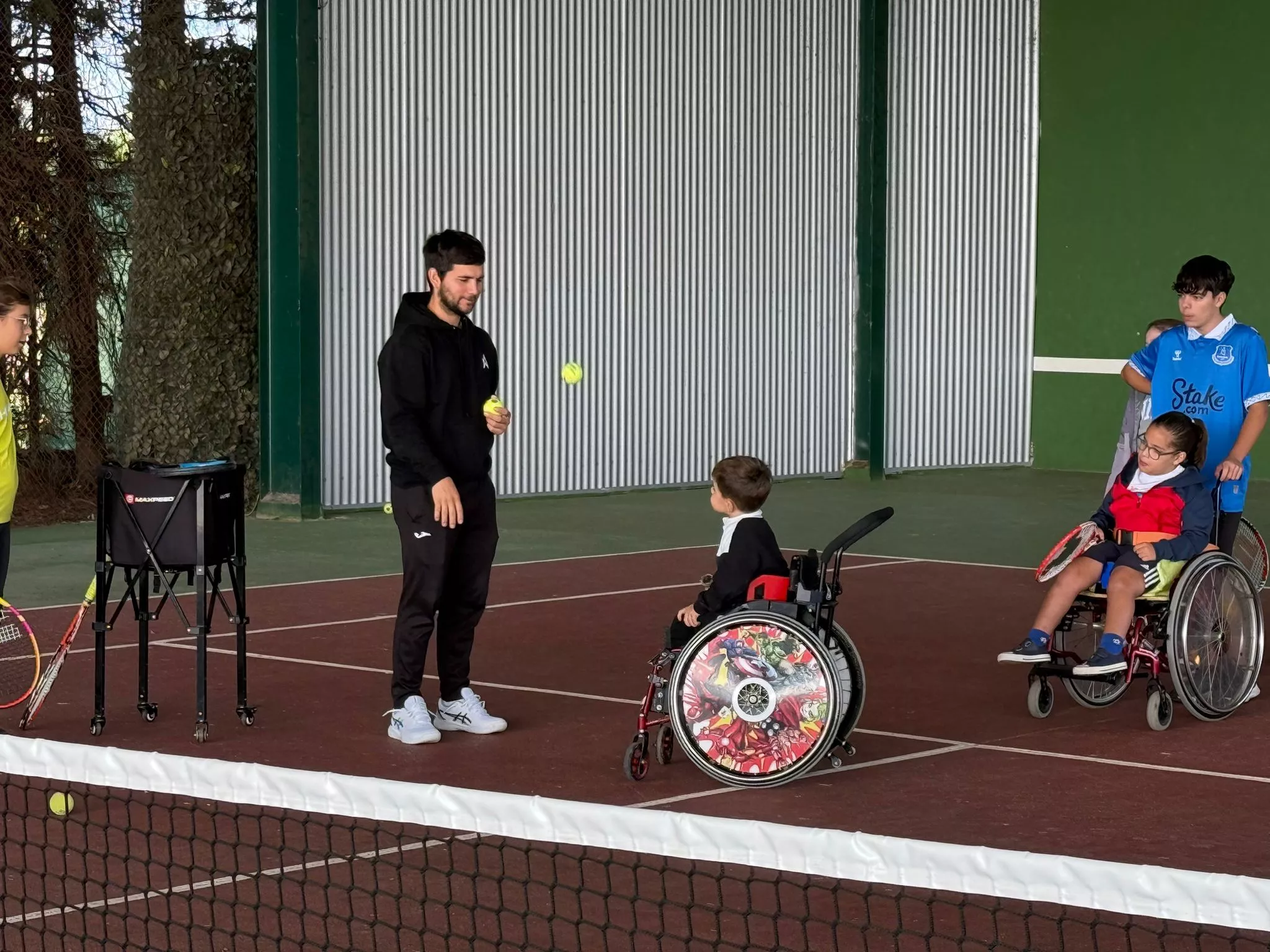 Jornada de deporte inclusivo de Cadis y Club de Tenis Osca