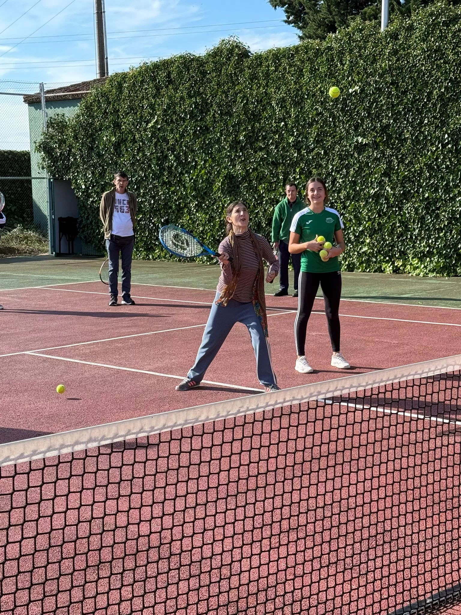 Jornada de deporte inclusivo de Cadis y Club de Tenis Osca