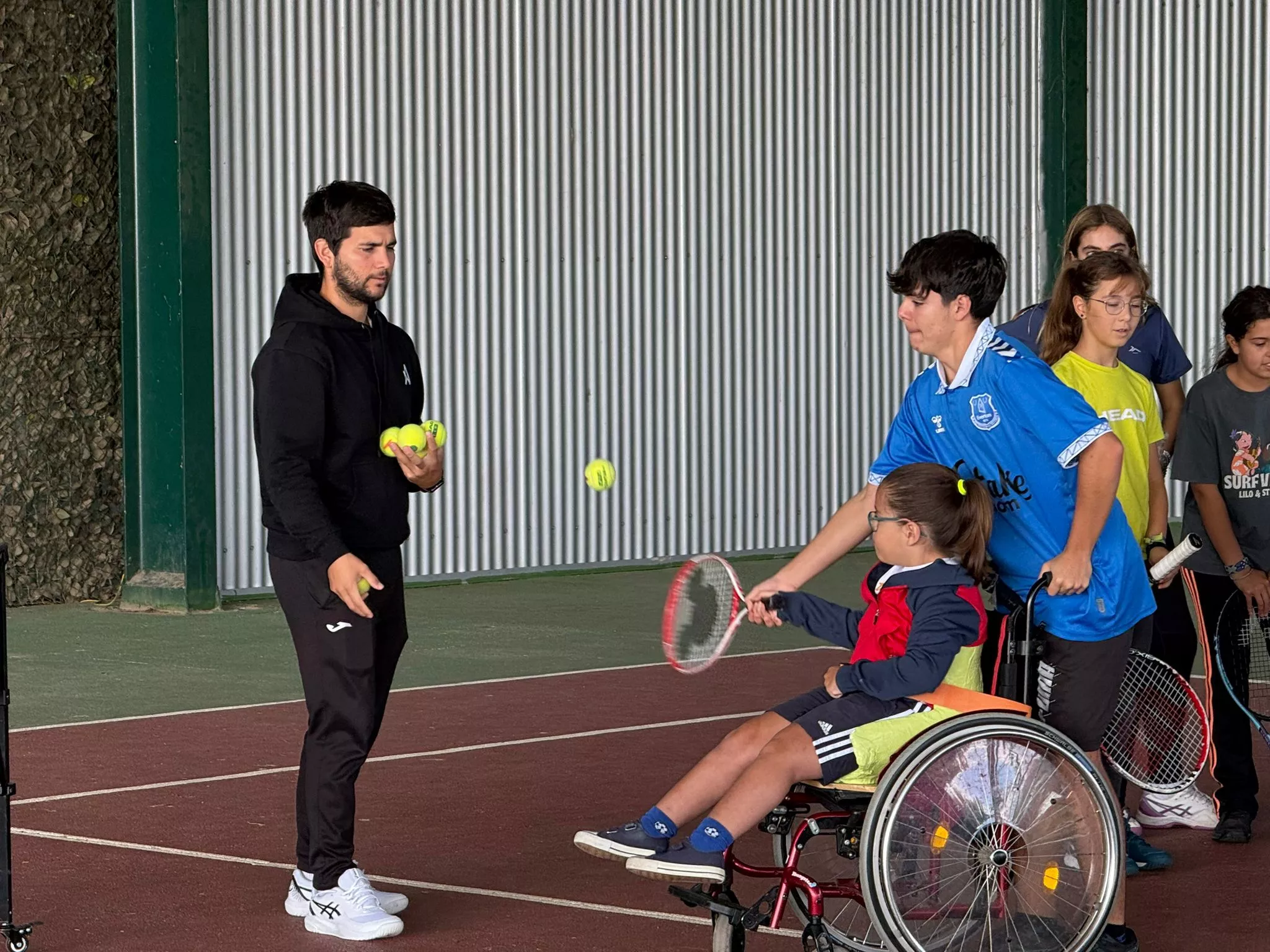 Jornada de deporte inclusivo de Cadis y Club de Tenis Osca