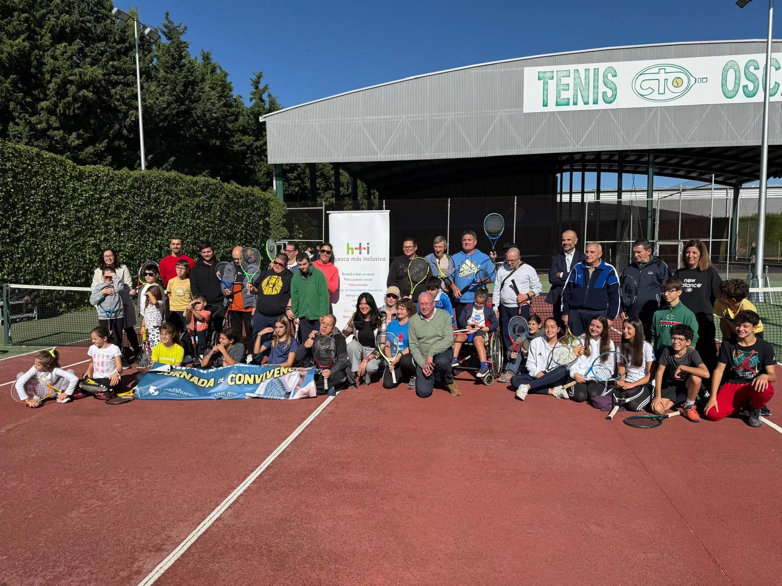 Jornada de deporte inclusivo de Cadis y Club de Tenis Osca
