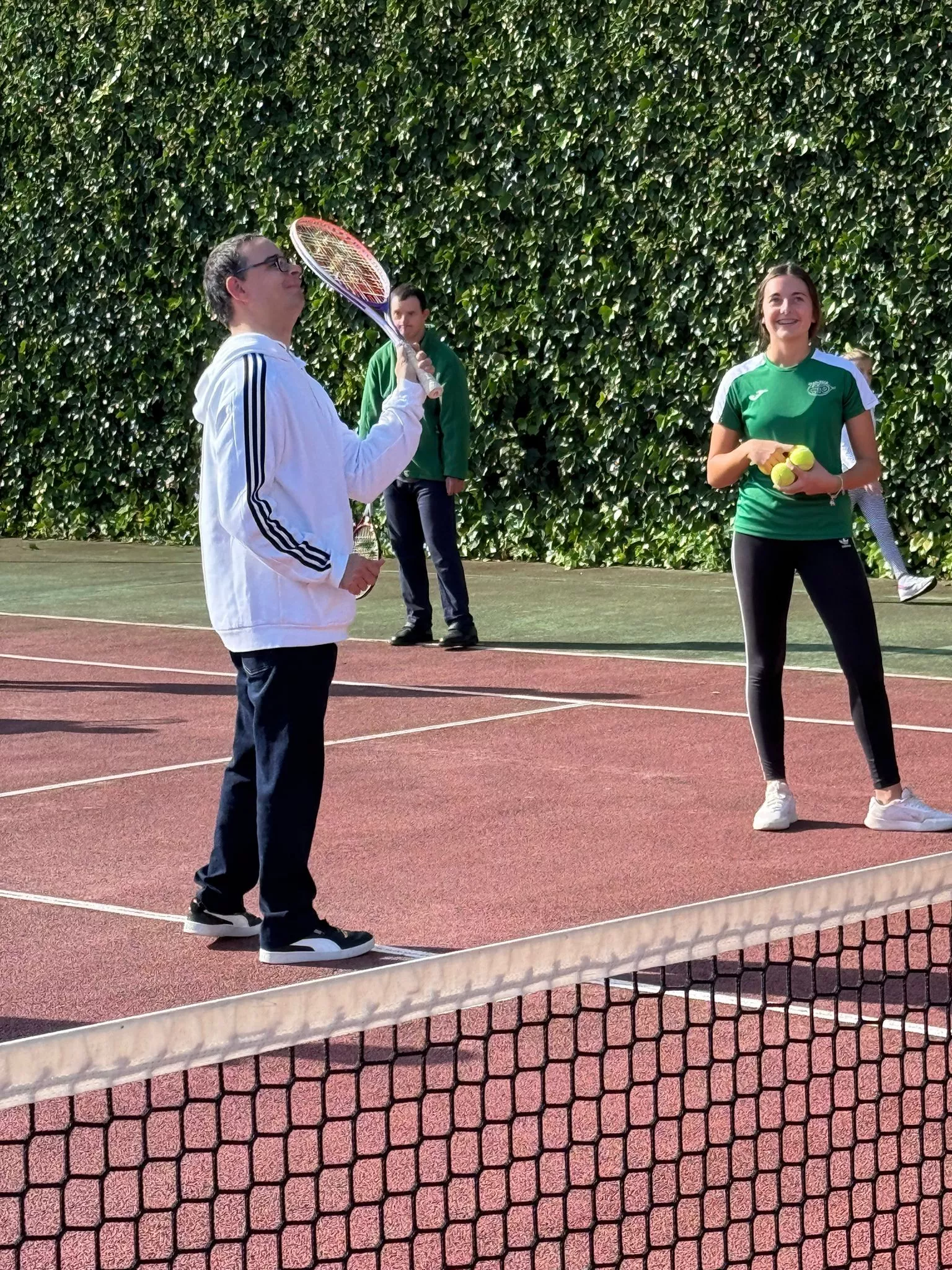 Jornada de deporte inclusivo de Cadis y Club de Tenis Osca