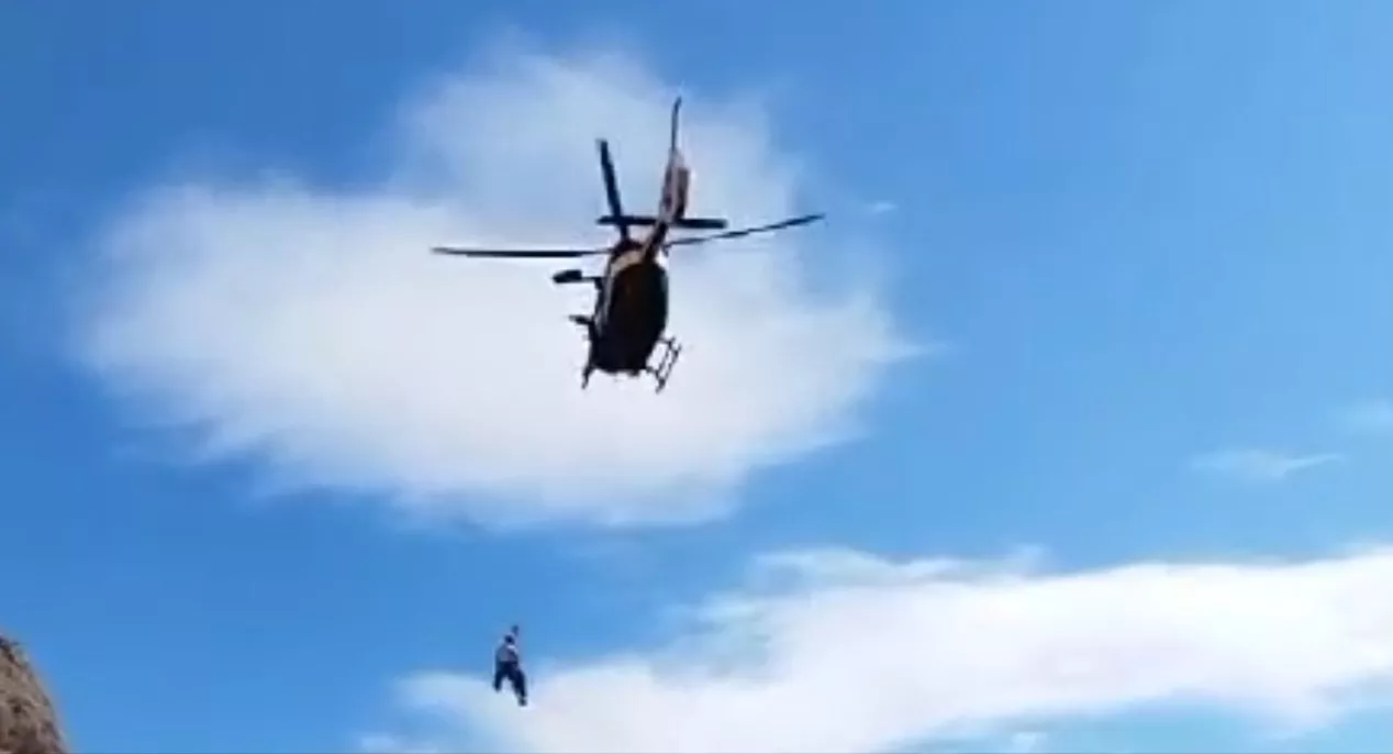 Rescate en montaña de la Guardia Civil con el helicóptero como protagonista