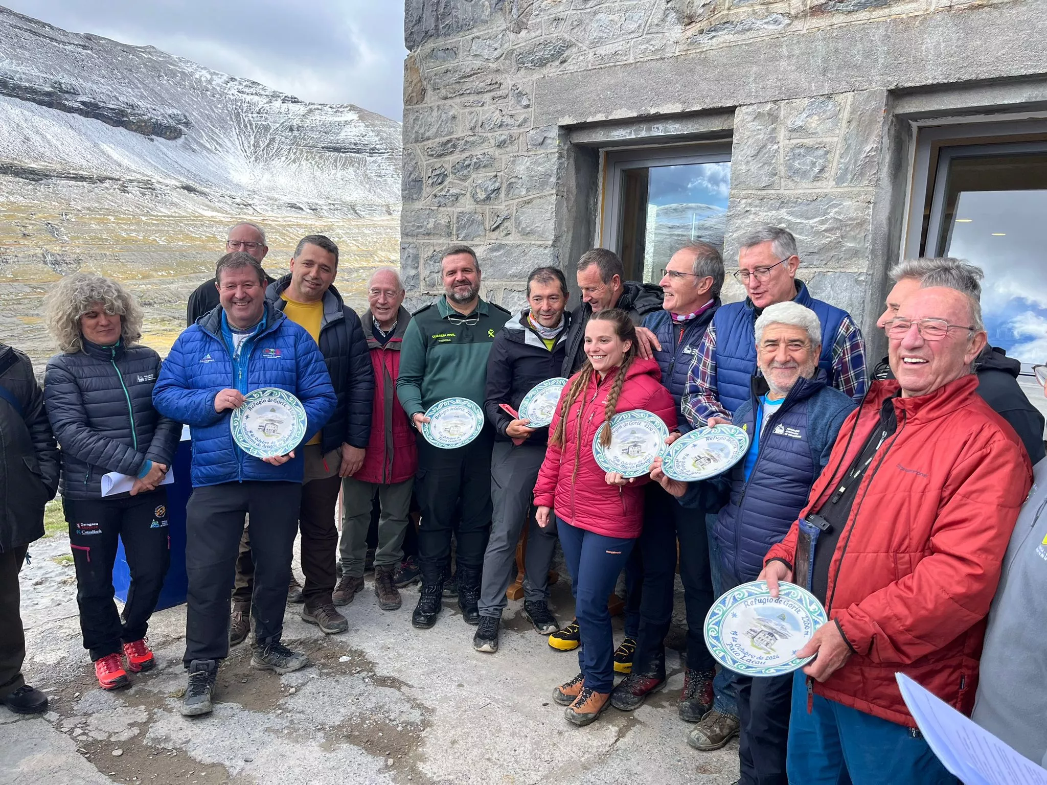 ¡Por fin se inauguró Góriz! Durante los discursos se repartieron 50 platos conmemorativos con el fin de agradecer a personas e instituciones que han trabajado por defender el interés público