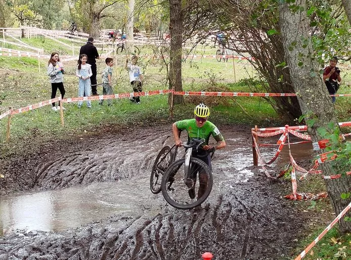 El ciclocross, tan espectacular como duro.