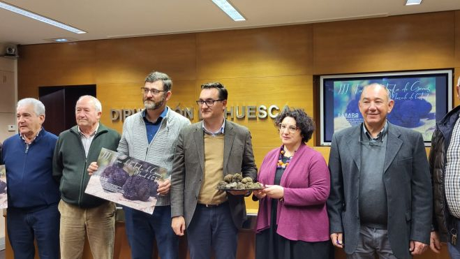 David Royo, Roque Vicente, Gema Betorz y César Sistac en la presentación de la Feria y el Mercado de la Trufa de Graus David Royo, Roque Vicente, Gema Betorz y César Sistac en la presentación de la Feria y el Mercado de la Trufa de Graus