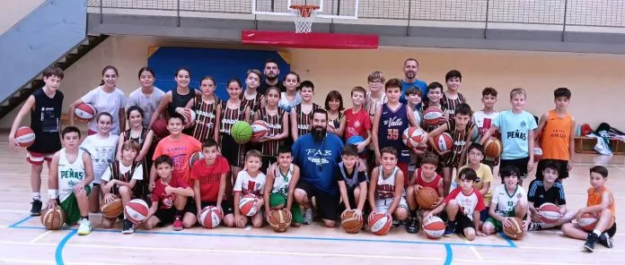 El Programa Talentos de Huesca de baloncesto arrancó con 40 jóvenes