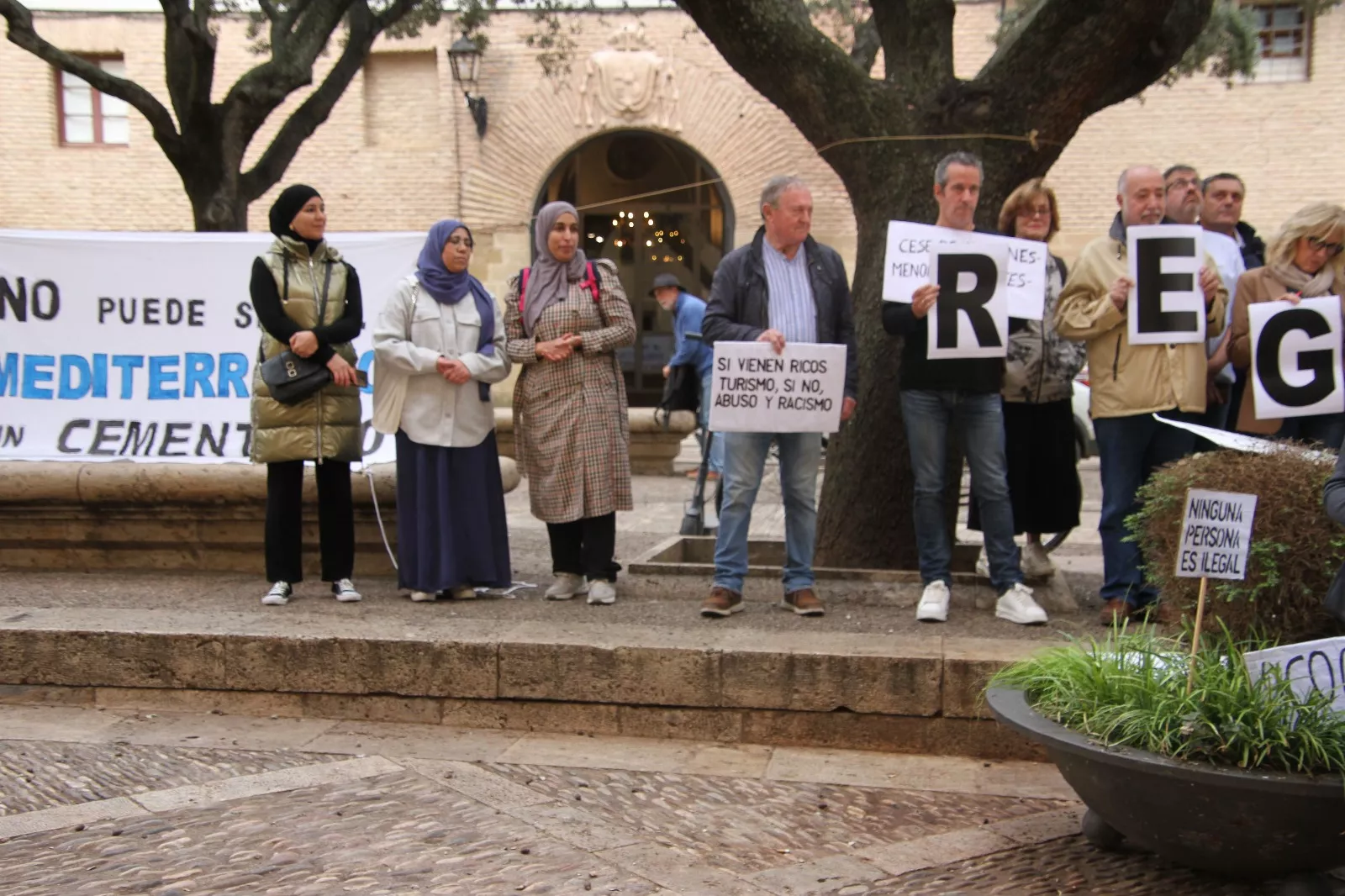 Concentración por la regularización de los inmigrantes en Huesca