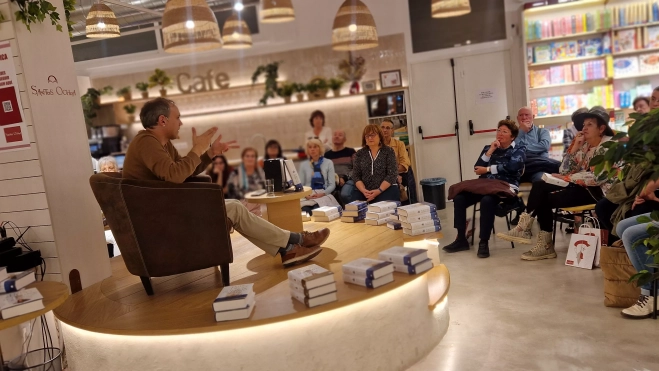 Luis Zueco ha explicado que dedica mucho tiempo a documentarse. Foto Myriam Martínez Luis Zueco ha explicado que dedica mucho tiempo a documentarse. Foto Myriam Martínez