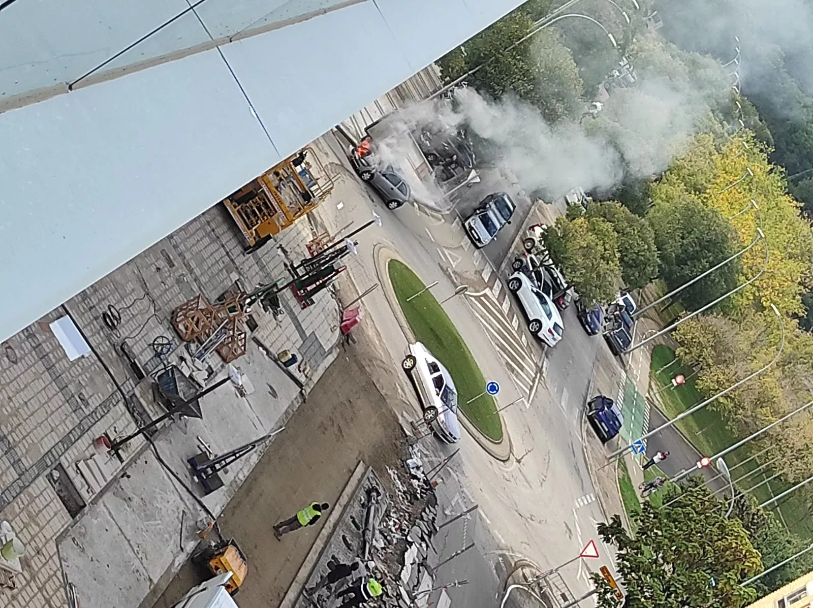 Un coche ha ardido en la calle San Jorge de Huesca. 