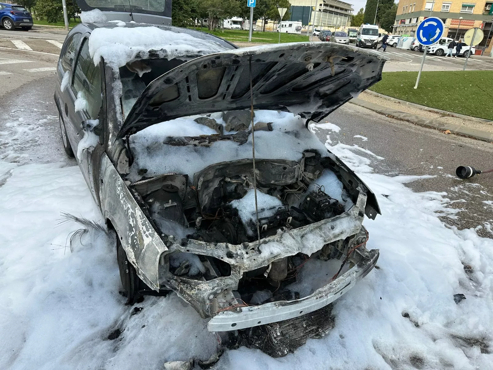 Un coche ha ardido en la calle San Jorge de Huesca. 