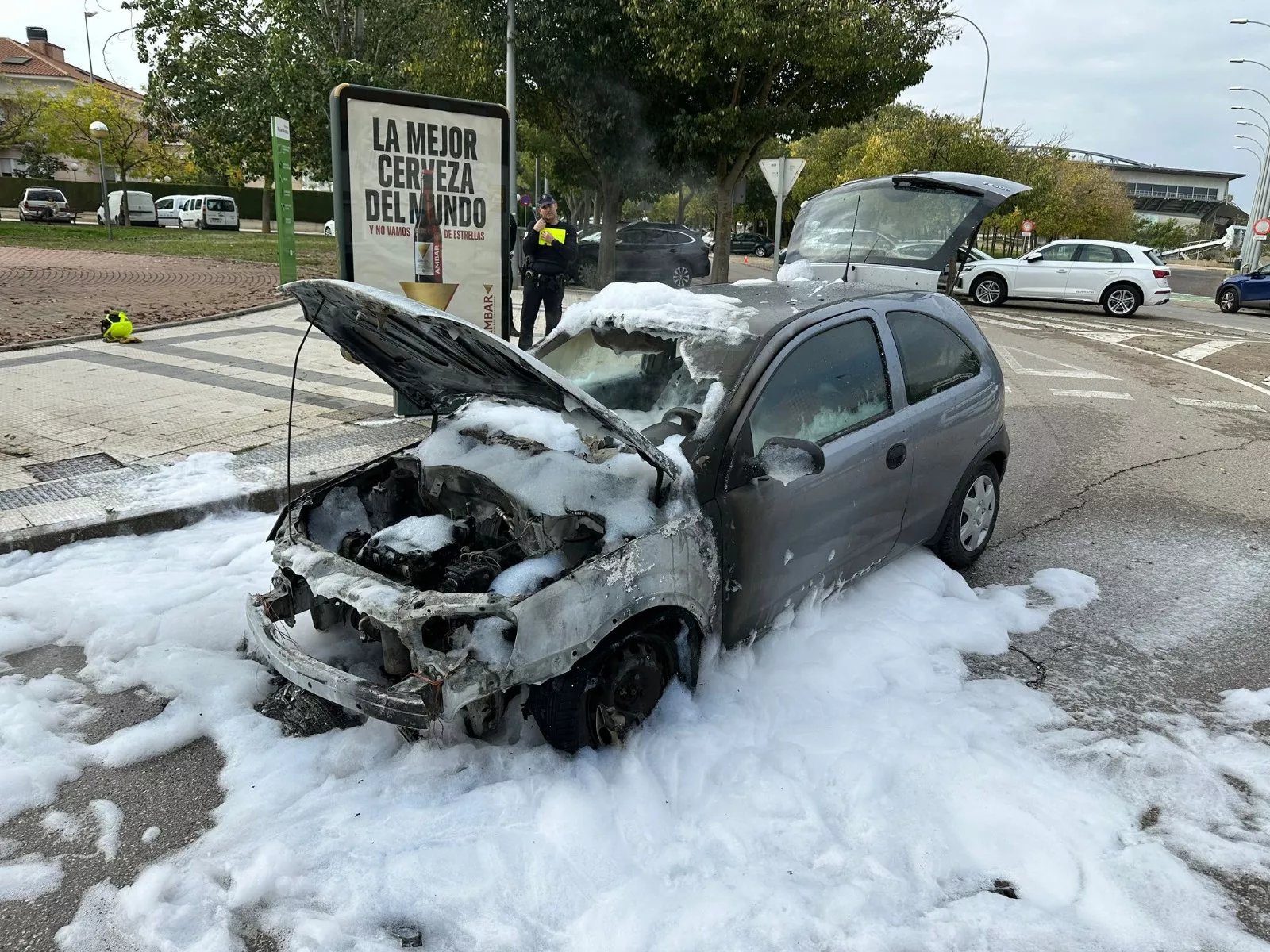 Un coche ha ardido en la calle San Jorge de Huesca. 