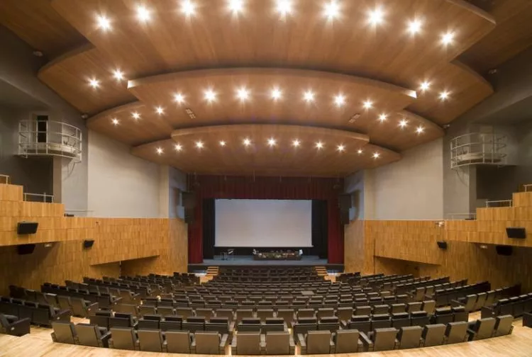 El concierto de música clásica se celebra en el Auditorio Carlos Saura del Palacio de Congresos de Huesca.