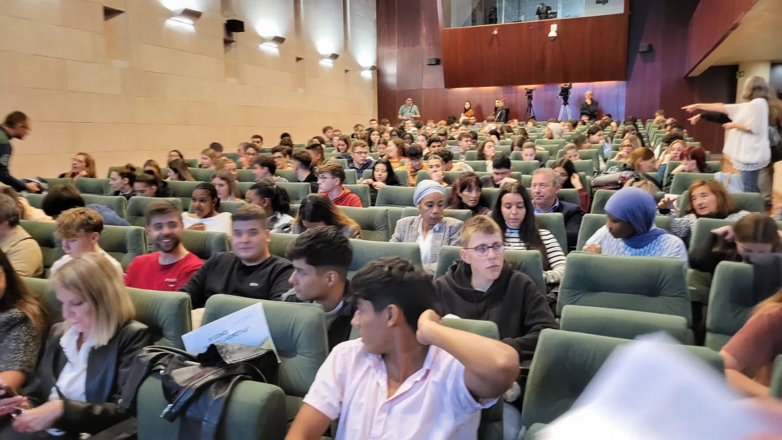 Disrockción y Bombillas Rotas en la DPH