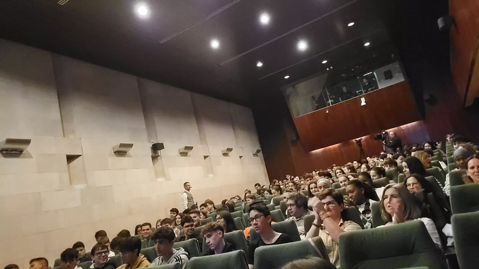 Disrockción y Bombillas Rotas en la DPH