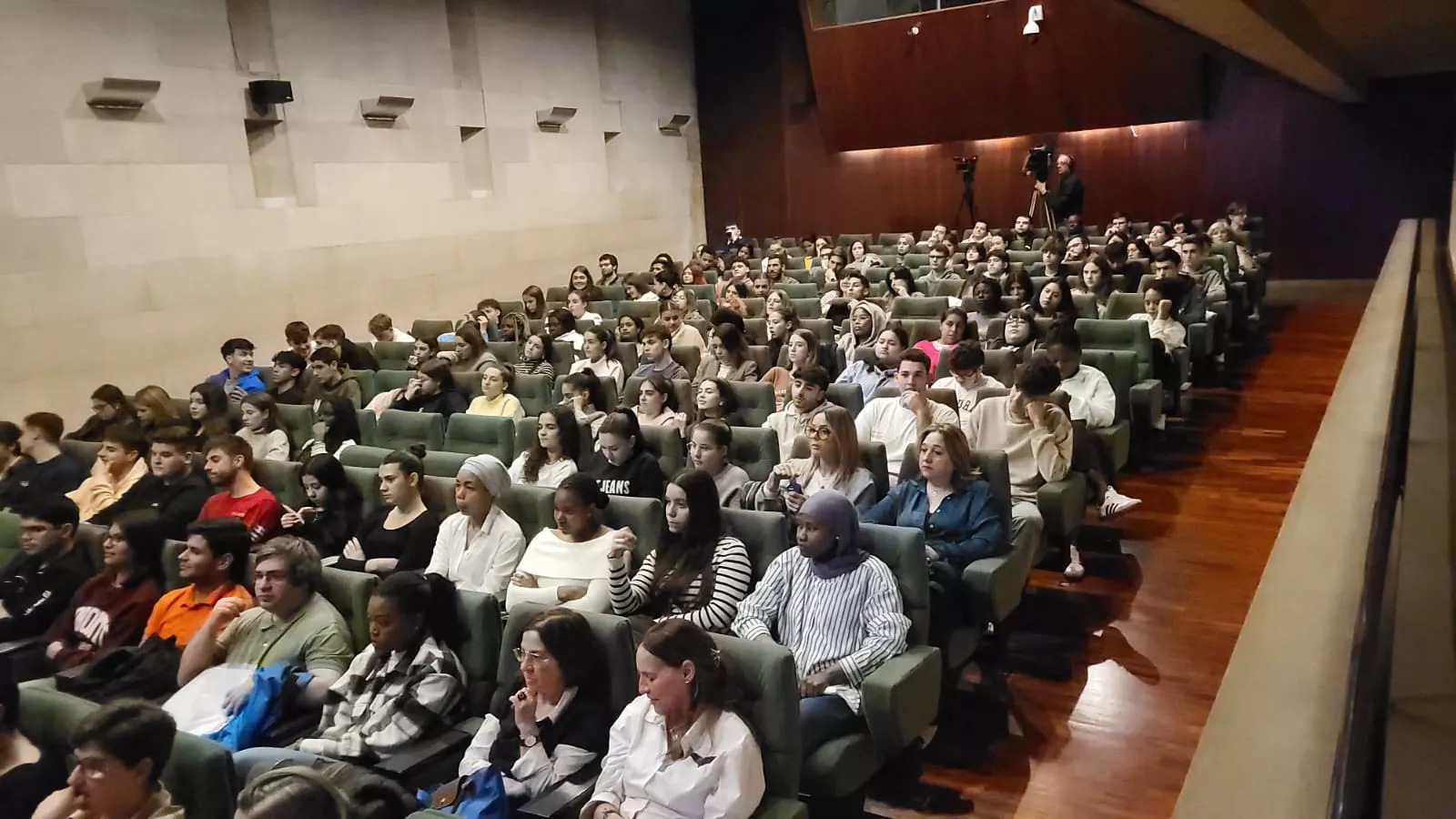 Disrockción y Bombillas Rotas en la DPH