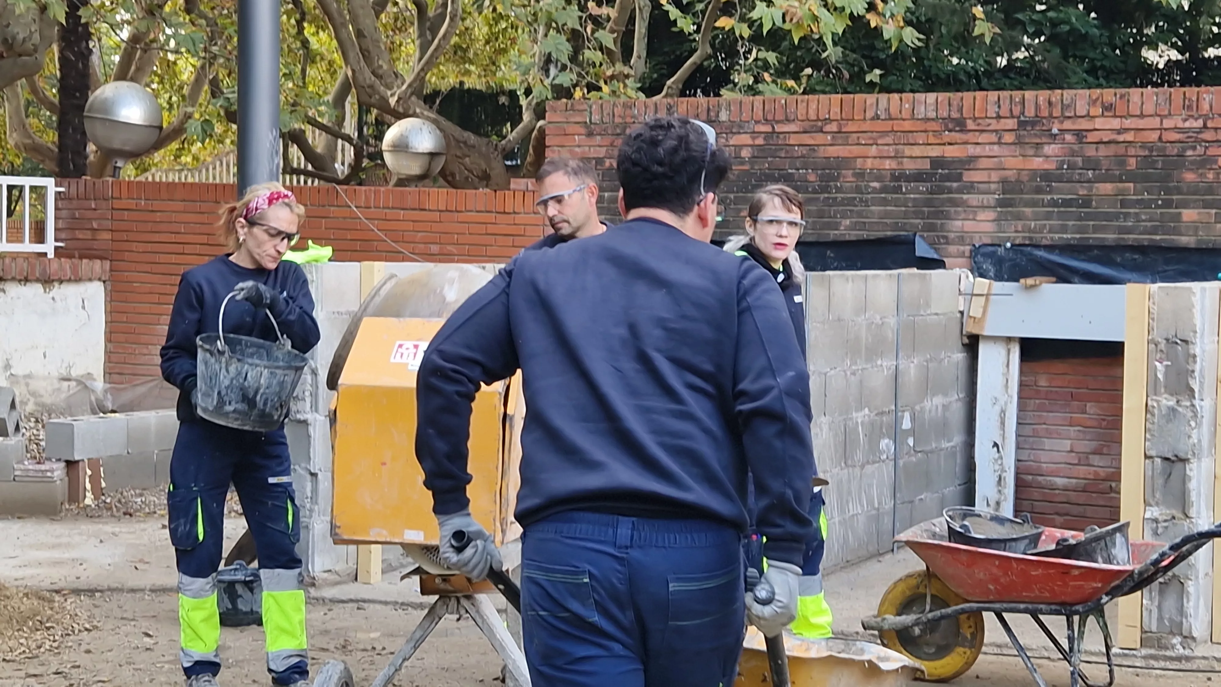 Visita de la consejera Claudia Pérez Forniés a la Escuela Taller del Parque Miguel Servet. Foto Myriam Martínez