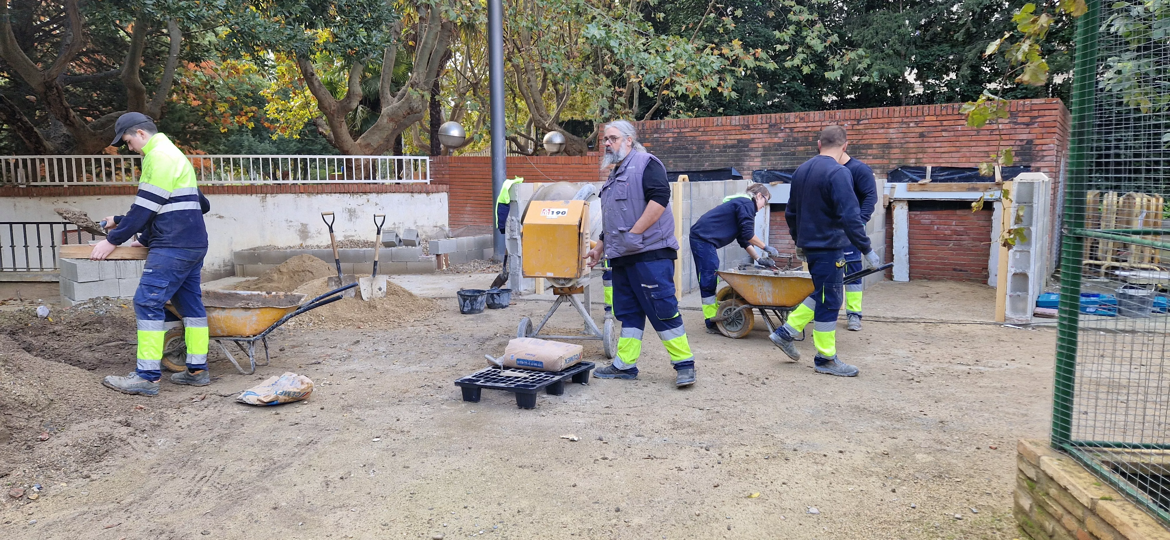 Visita de la consejera Claudia Pérez Forniés a la Escuela Taller del Parque Miguel Servet. Foto Myriam Martínez