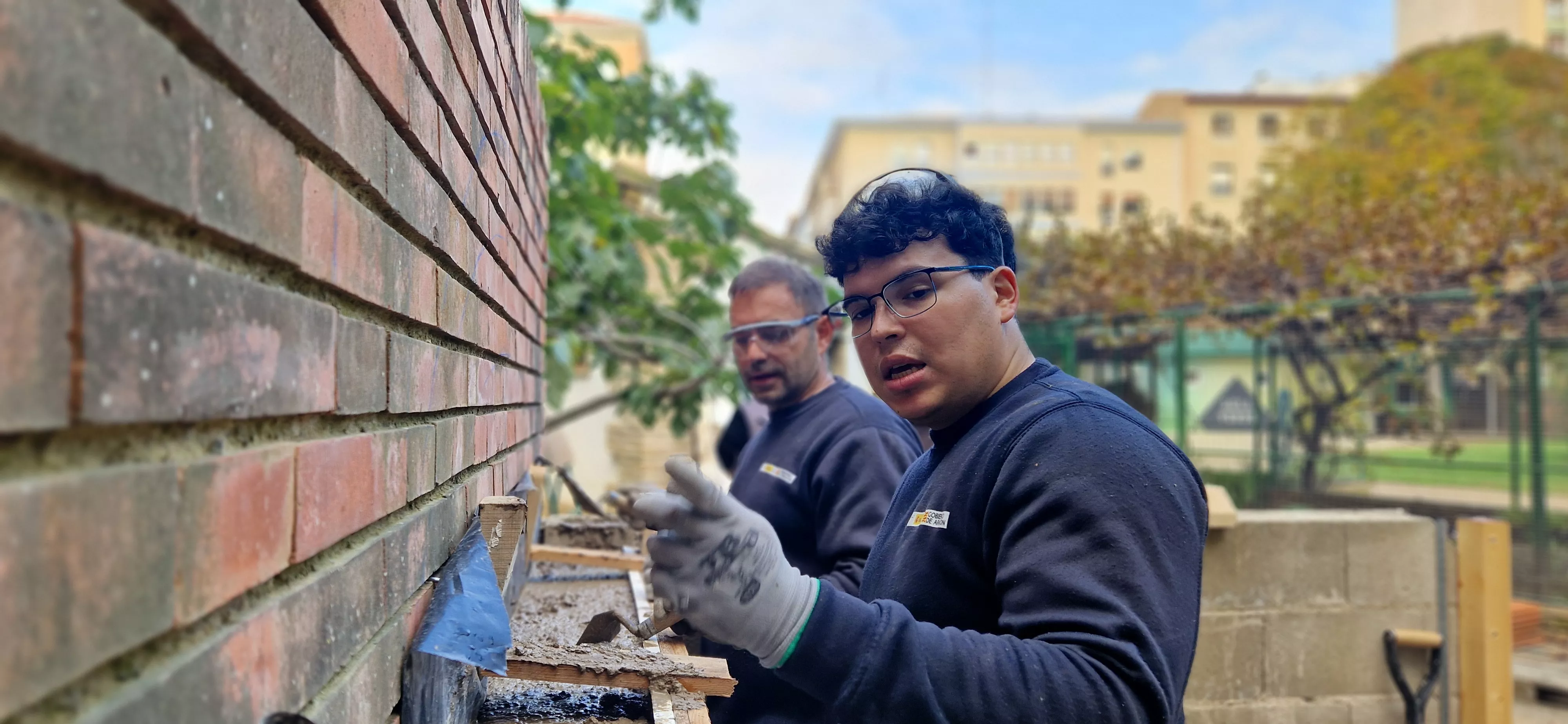 Visita de la consejera Claudia Pérez Forniés a la Escuela Taller del Parque Miguel Servet. Foto Myriam Martínez