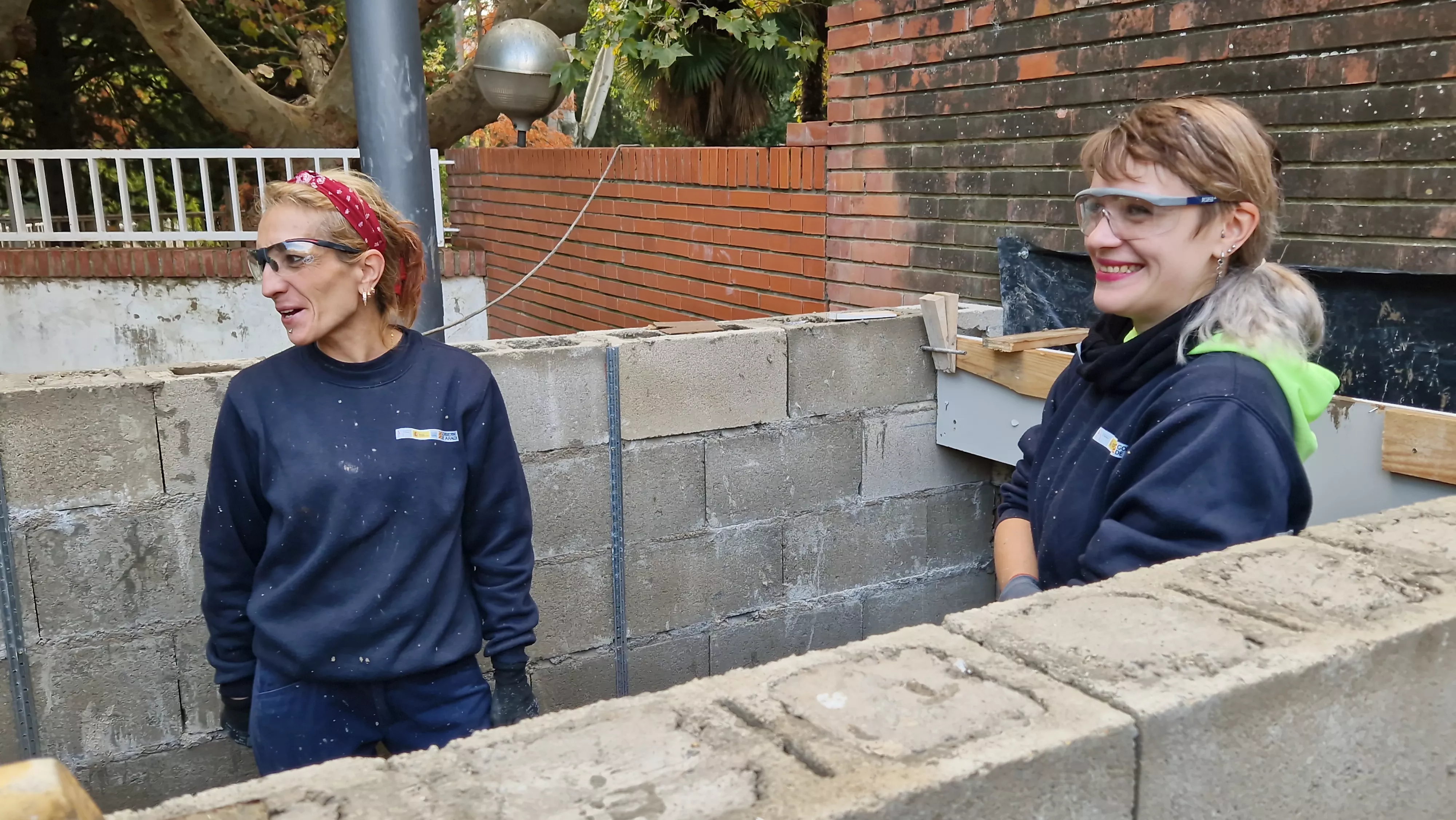 Visita de la consejera Claudia Pérez Forniés a la Escuela Taller del Parque Miguel Servet. Foto Myriam Martínez
