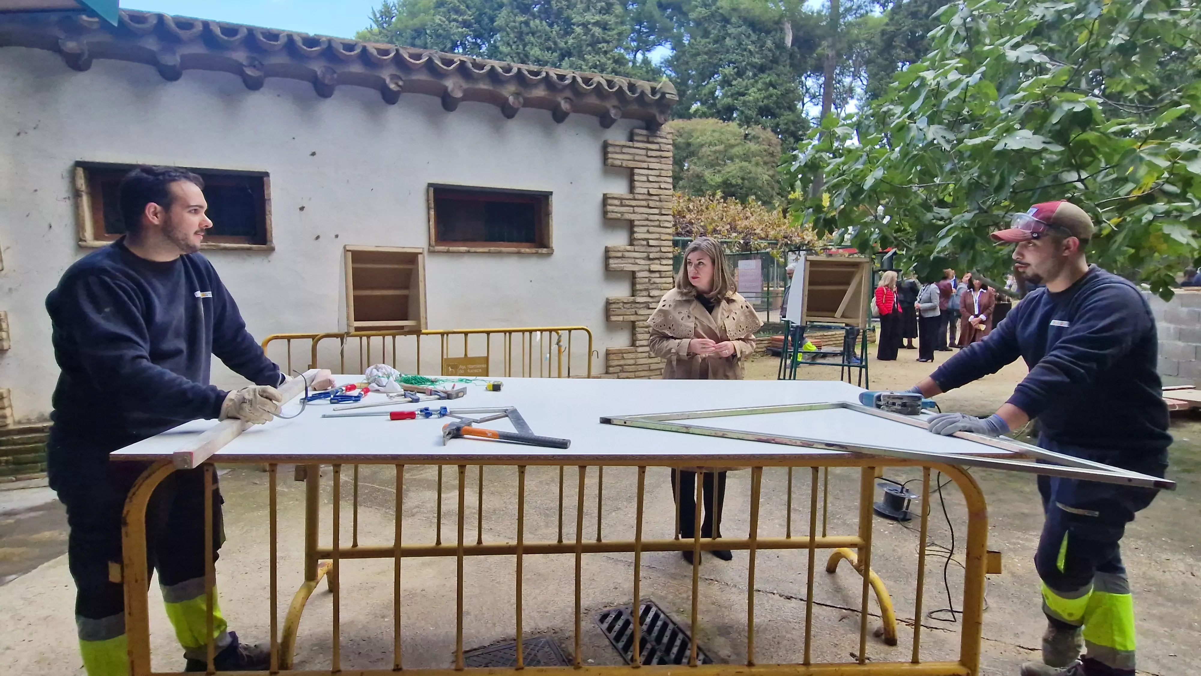 Visita de la consejera Claudia Pérez Forniés a la Escuela Taller del Parque Miguel Servet. Foto Myriam Martínez