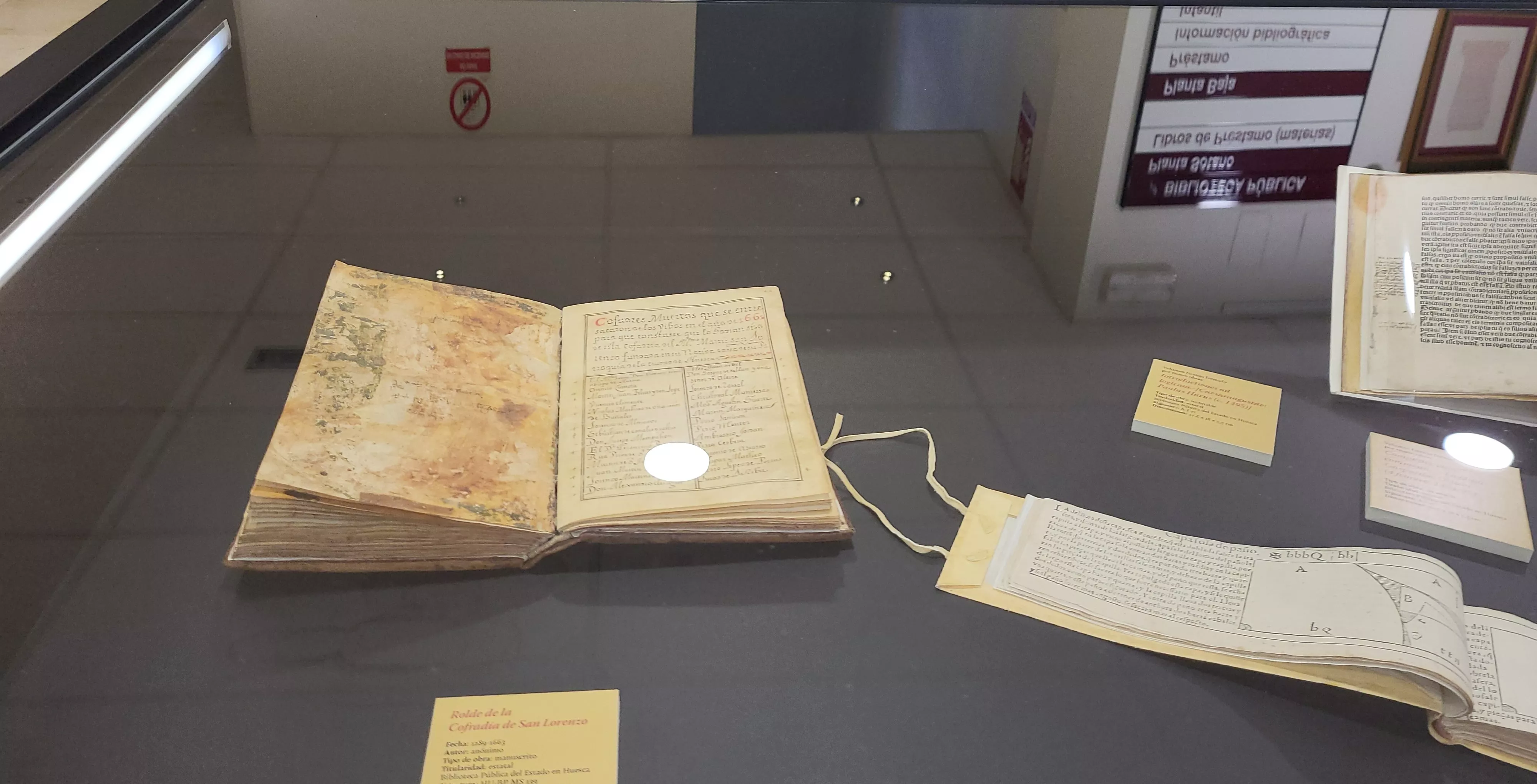 Inauguración de la exposición "El hechizo de los libros restaurados" en la Biblioteca Pública de Huesca. Foto Mercedes Manterola