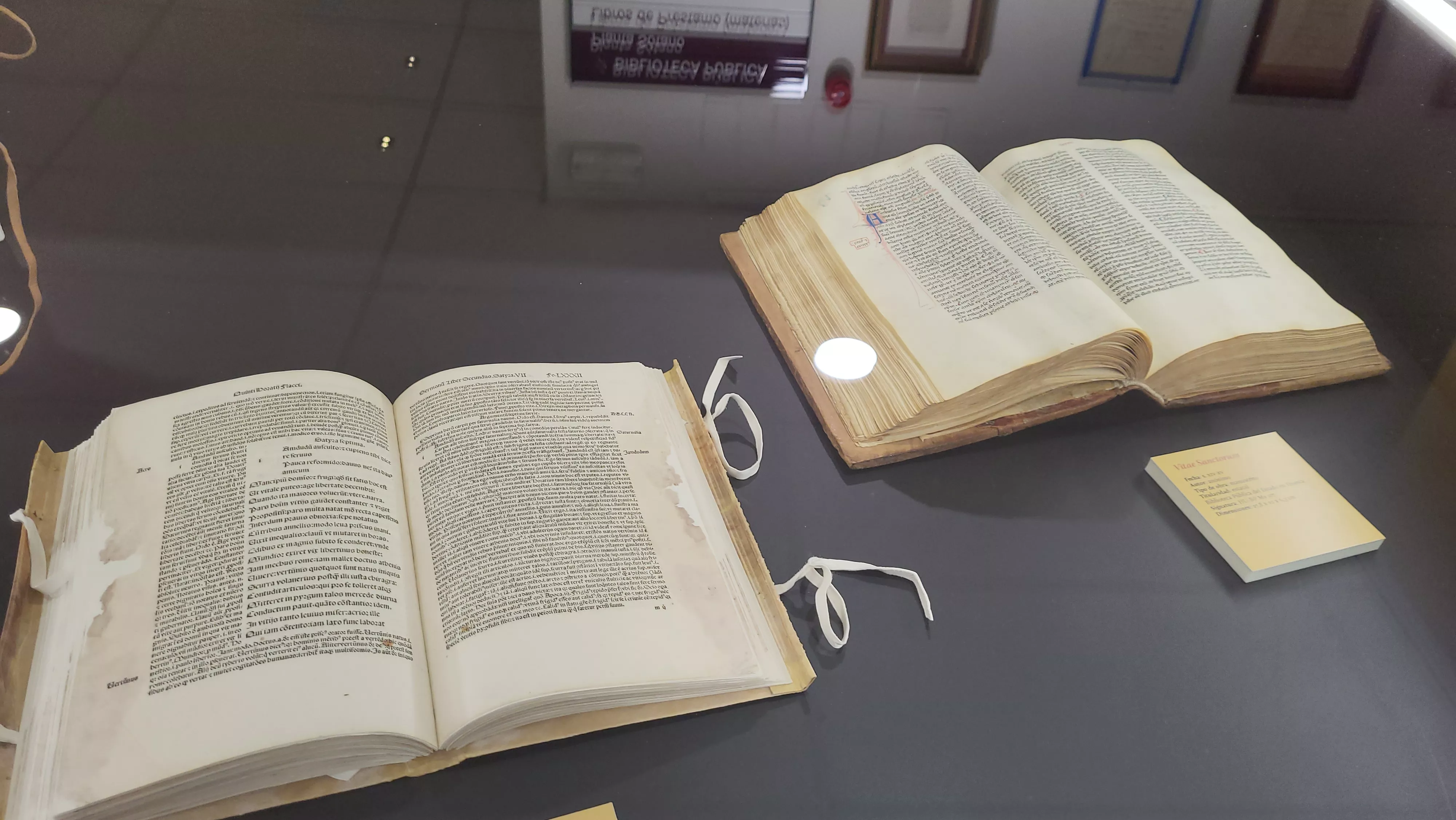 Inauguración de la exposición "El hechizo de los libros restaurados" en la Biblioteca Pública de Huesca. Foto Mercedes Manterola