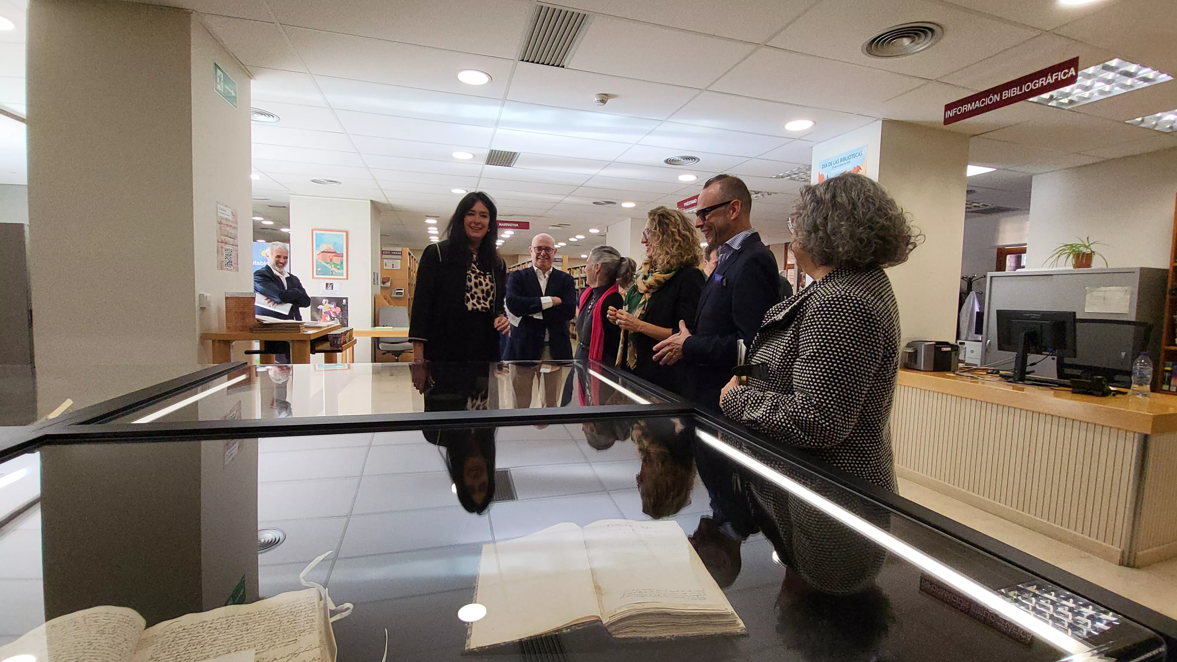 Inauguración de la exposición "El hechizo de los libros restaurados" en la Biblioteca Pública de Huesca. Foto Mercedes Manterola