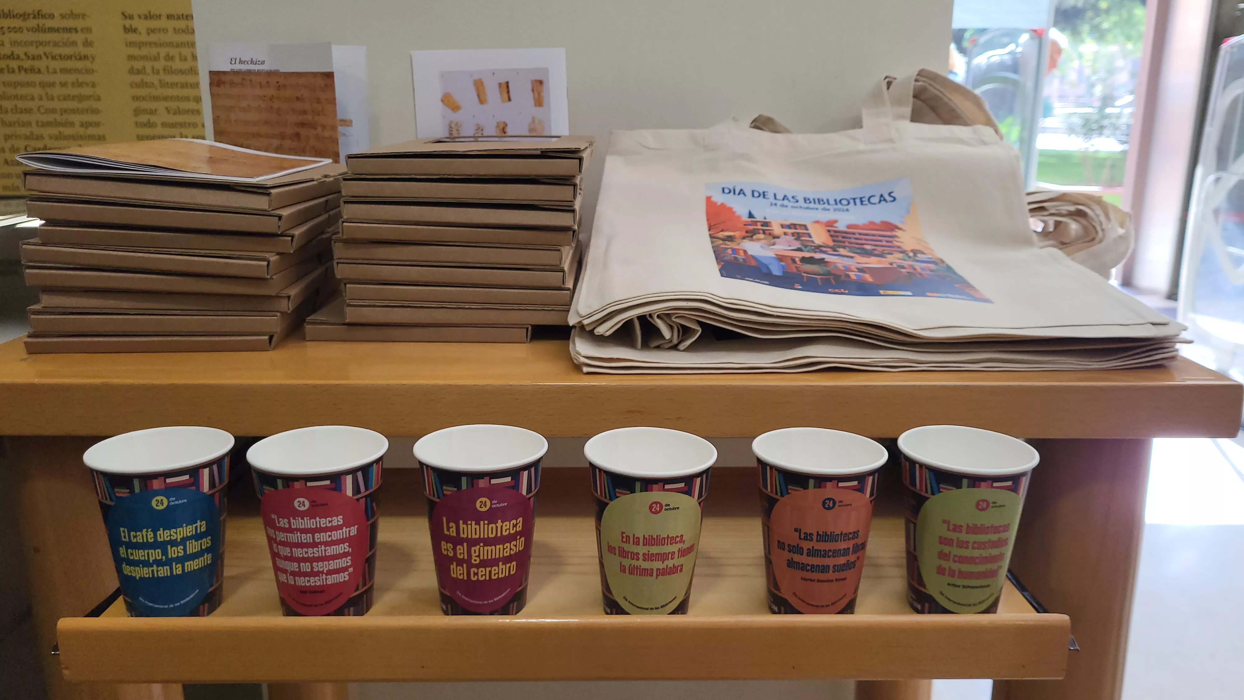 Inauguración de la exposición "El hechizo de los libros restaurados" en la Biblioteca Pública de Huesca. Foto Mercedes Manterola