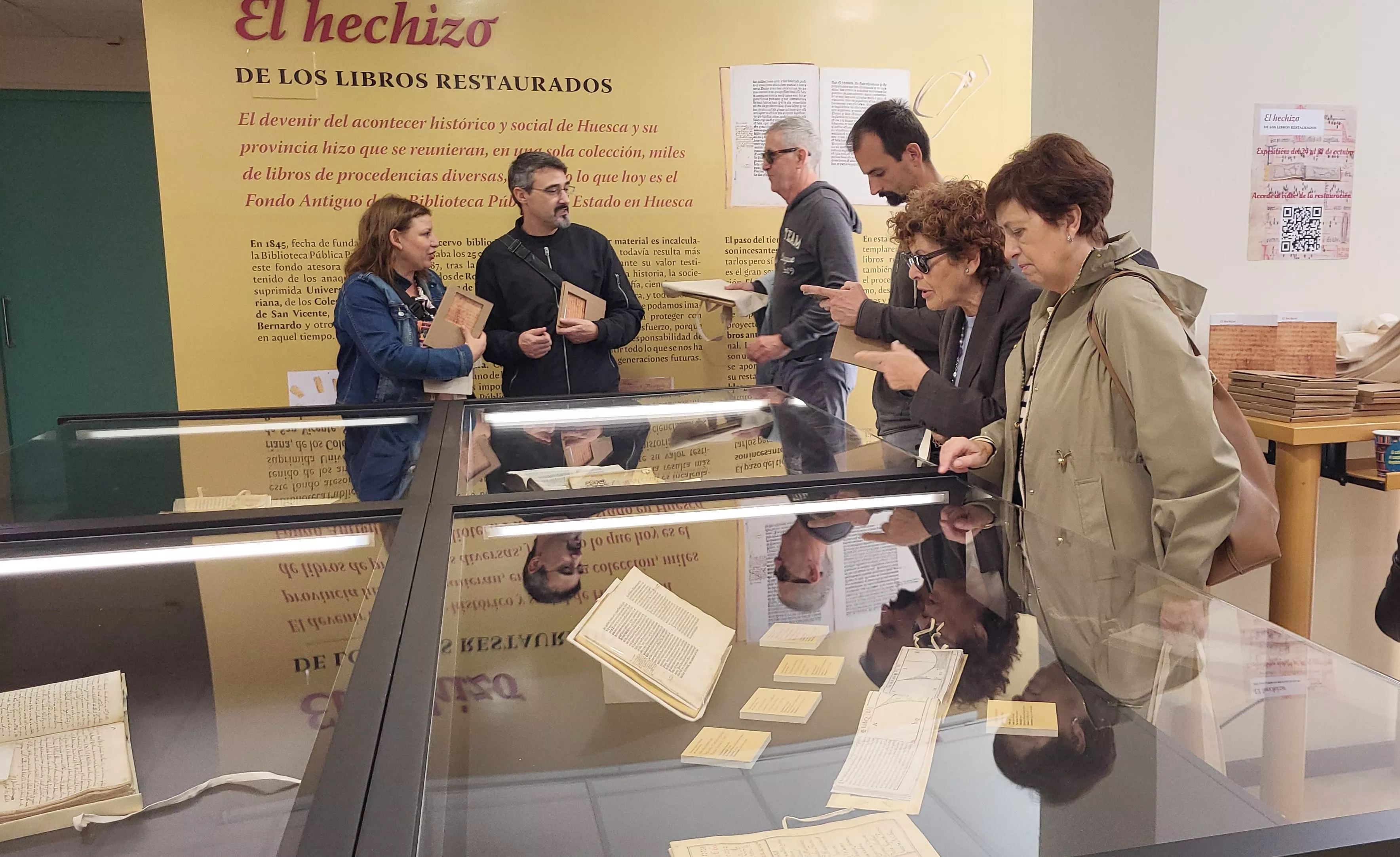Inauguración de la exposición "El hechizo de los libros restaurados" en la Biblioteca Pública de Huesca. Foto Mercedes Manterola