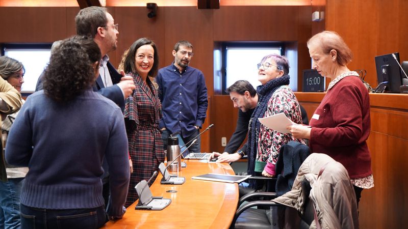 Las asociaciones vecinales de la zona de salud del Perpetuo Socorro de Huesca piden en las Cortes de Aragón una mayor financiación