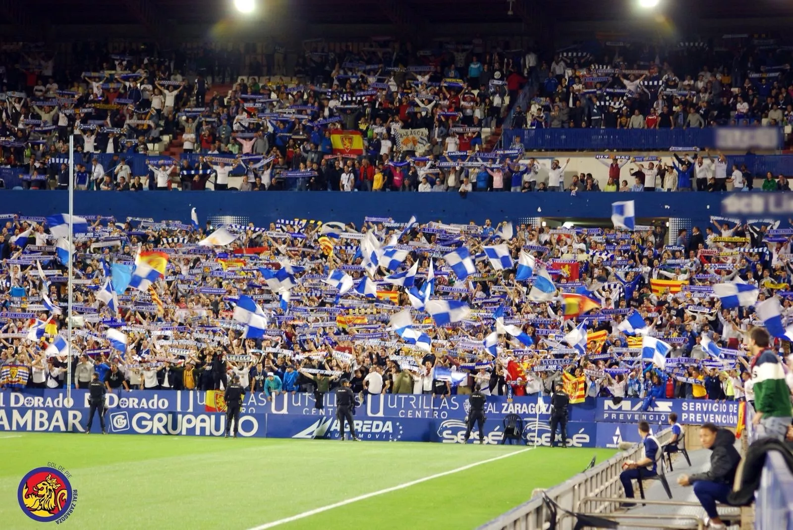 La grada de animación del Zaragoza anima a ir a Huesca "sin entrada"