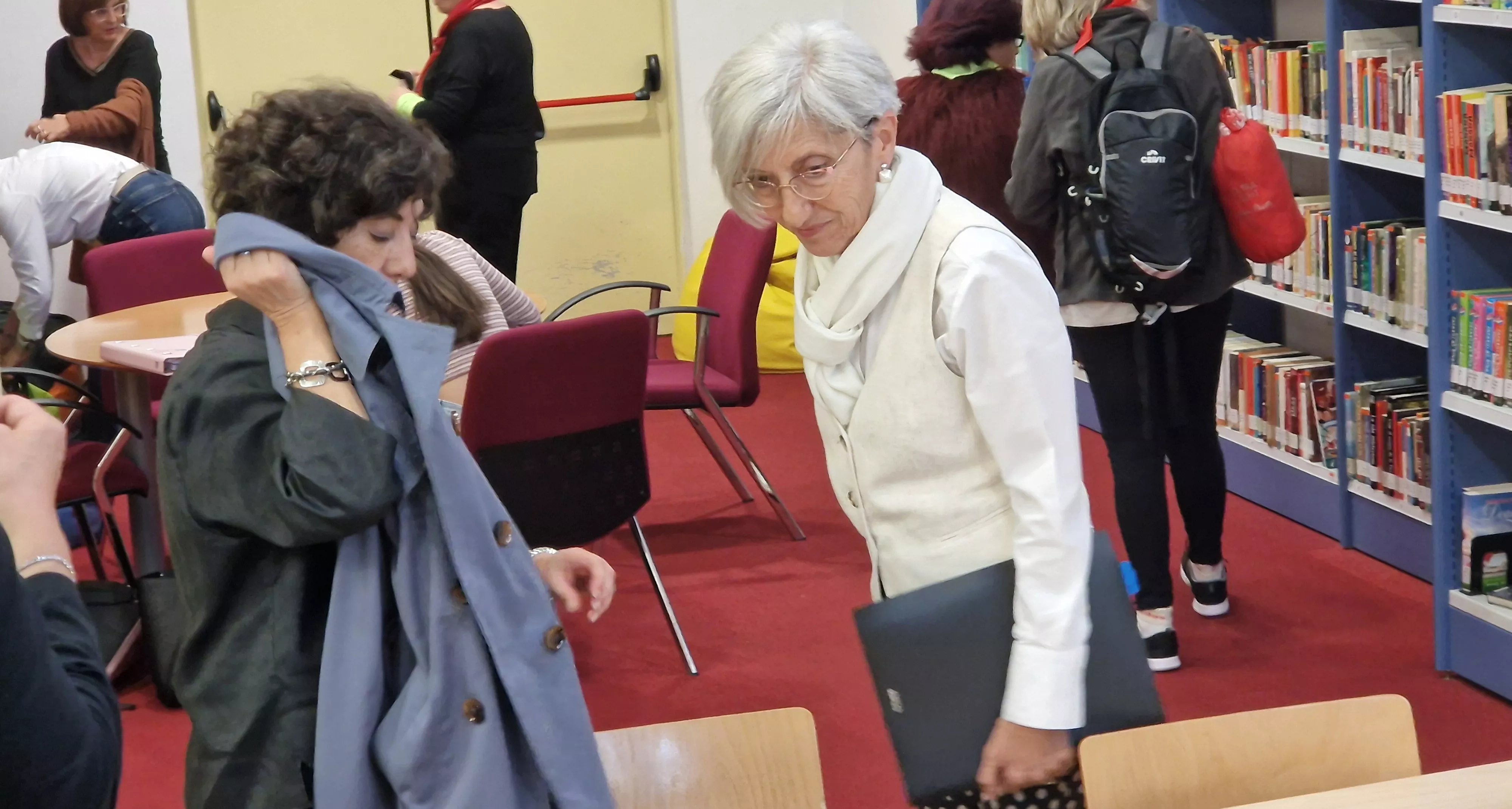 Los integrantes del Coro de la Universidad Ciudadana antes de dar comienzo a la flashmob. Foto Myriam Martínez