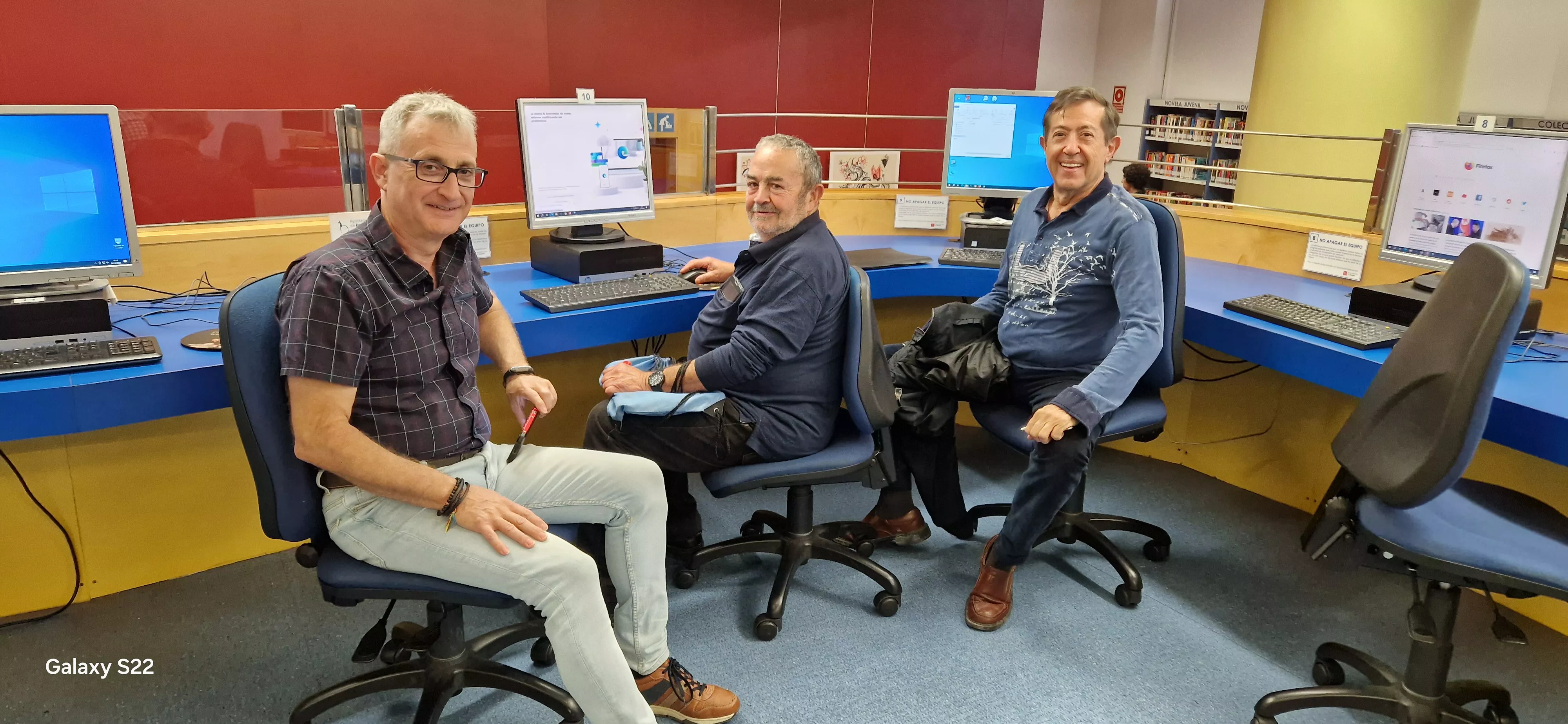 Los integrantes del Coro de la Universidad Ciudadana antes de dar comienzo a la flashmob. Foto Myriam Martínez