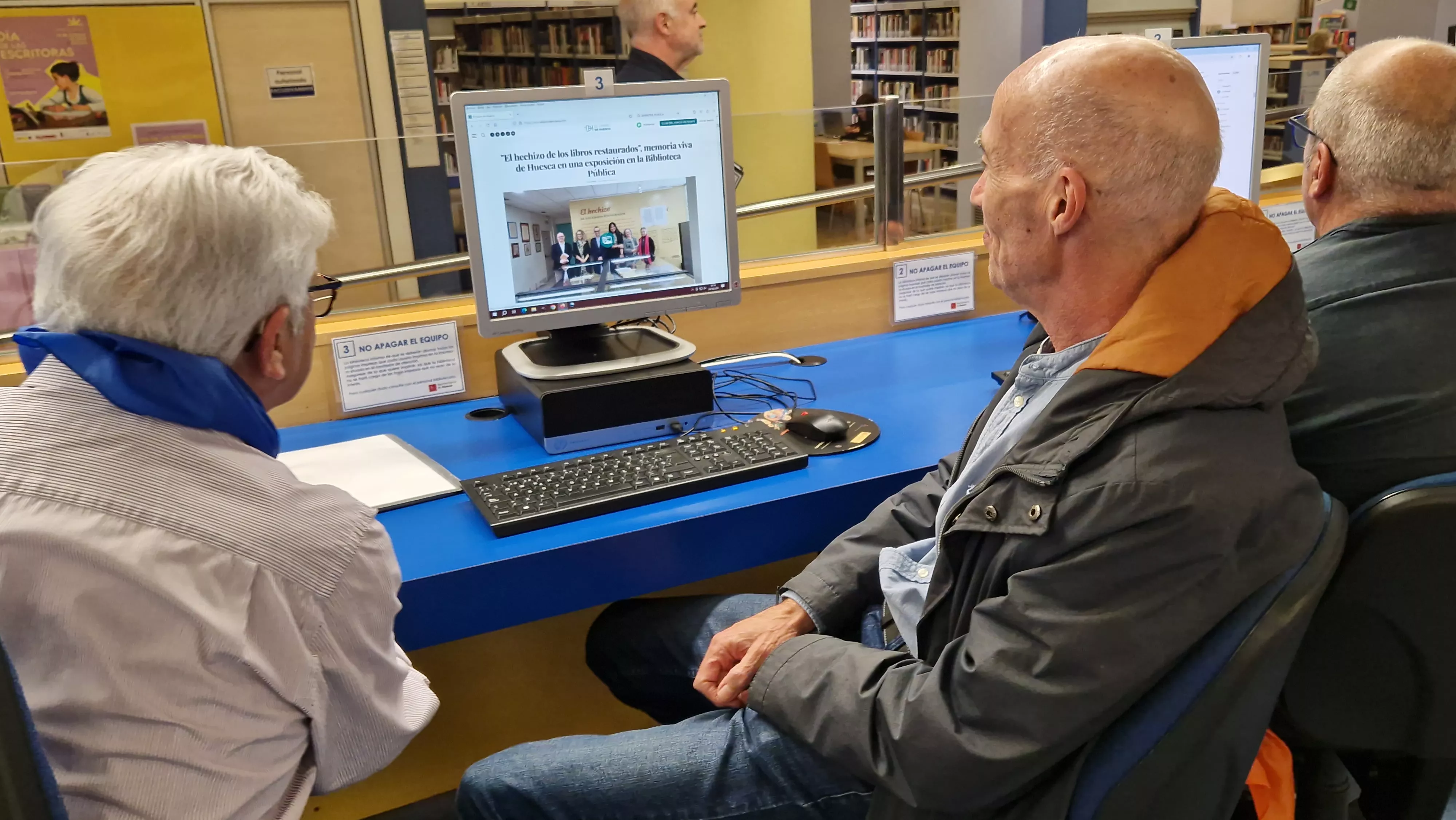 Los integrantes del Coro de la Universidad Ciudadana antes de dar comienzo a la flashmob. Foto Myriam Martínez