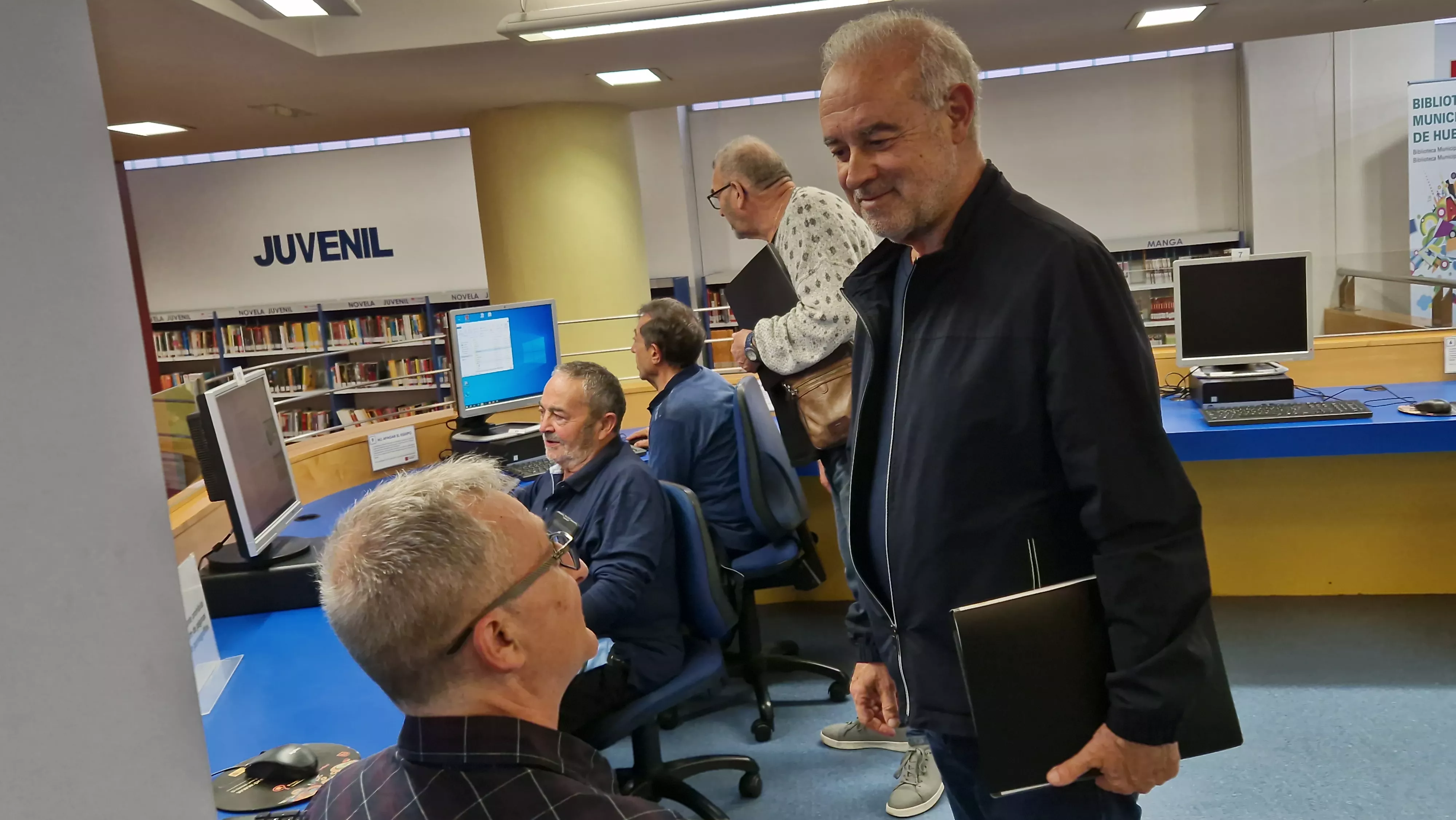 Los integrantes del Coro de la Universidad Ciudadana antes de dar comienzo a la flashmob. Foto Myriam Martínez