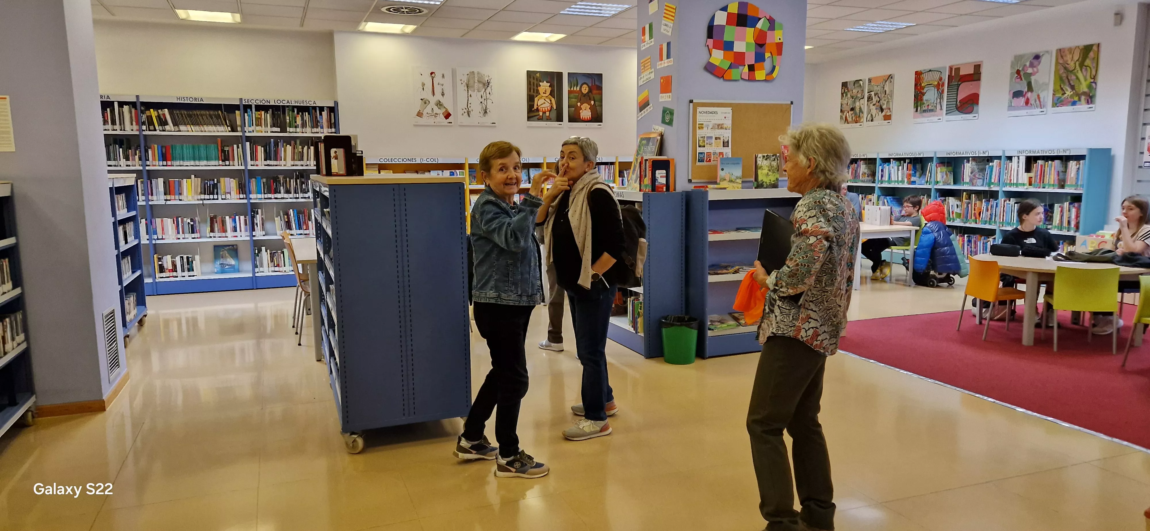 Los integrantes del Coro de la Universidad Ciudadana antes de dar comienzo a la flashmob. Foto Myriam Martínez