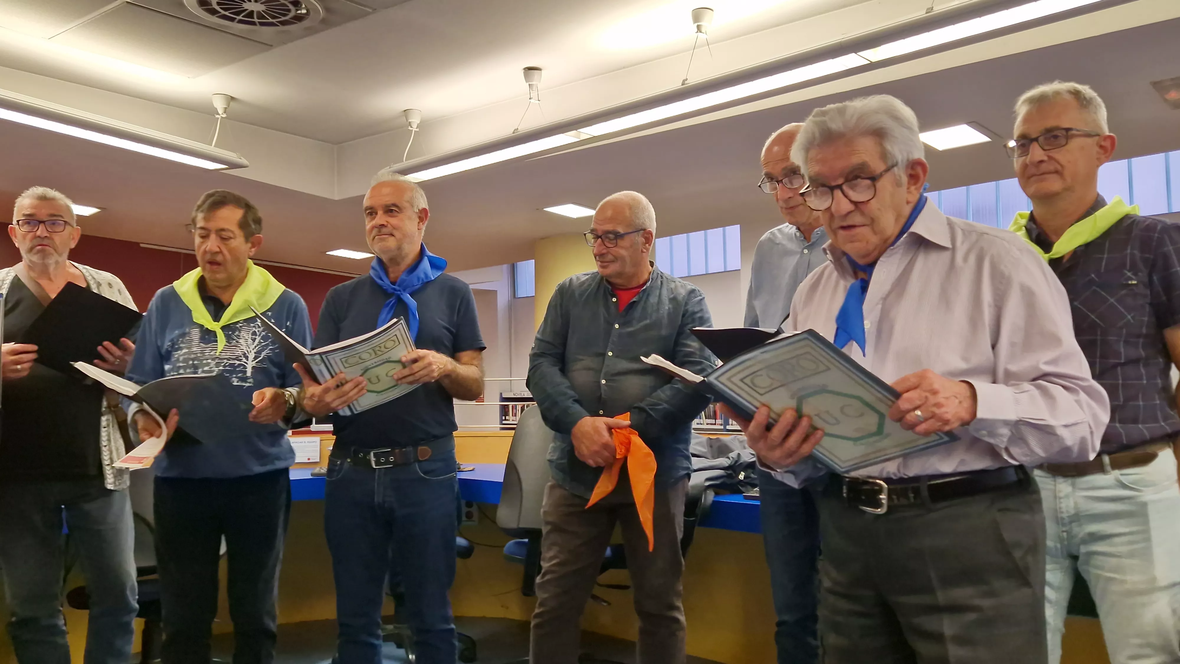 Actuación del Coro de la Universidad Ciudadana en la Durán Gudiol. Foto Myriam Martínez