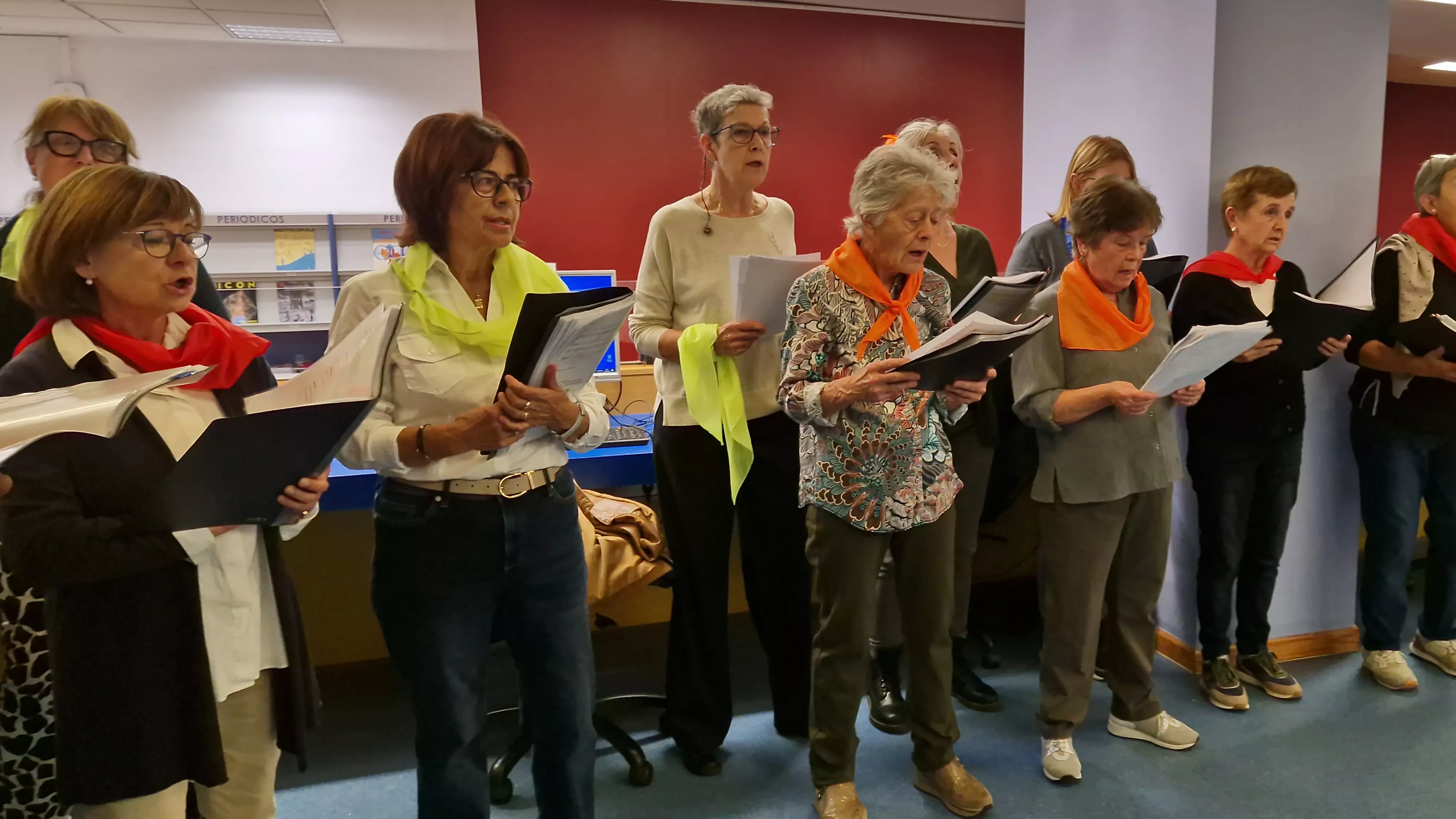 Actuación del Coro de la Universidad Ciudadana en la Durán Gudiol. Foto Myriam Martínez