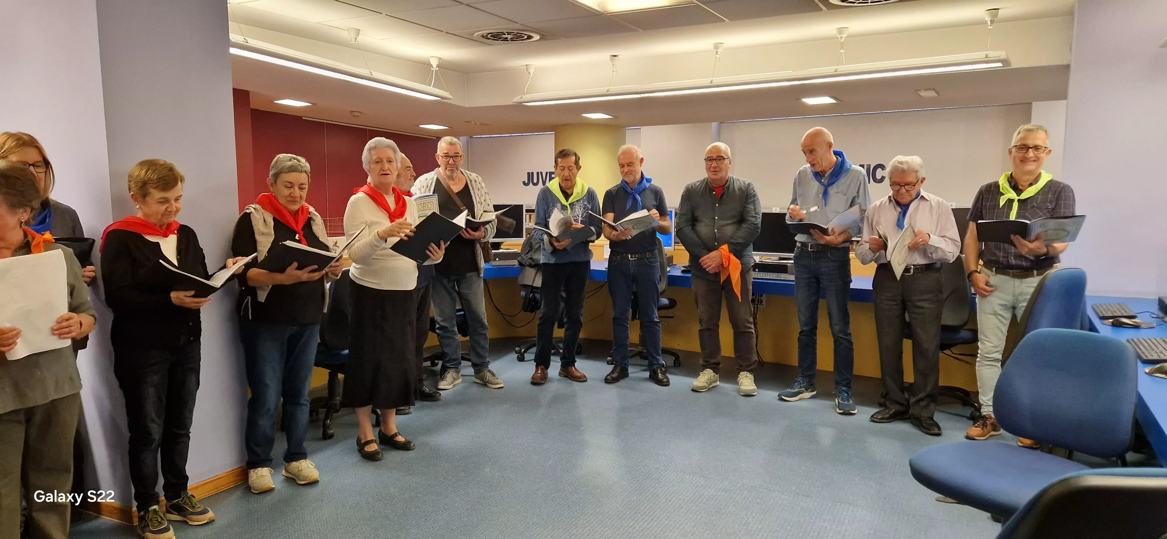 Actuación del Coro de la Universidad Ciudadana en la Durán Gudiol. Foto Myriam Martínez