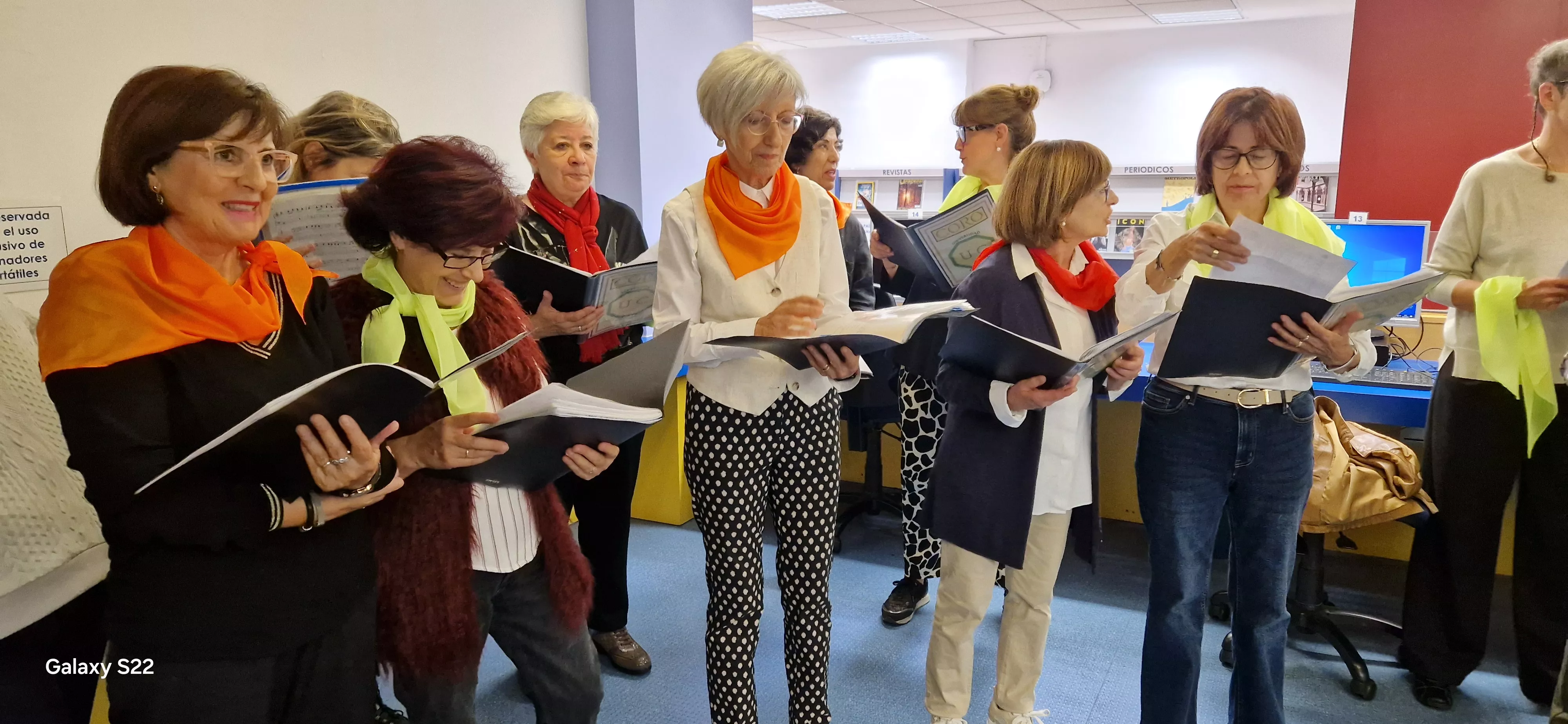 Actuación del Coro de la Universidad Ciudadana en la Durán Gudiol. Foto Myriam Martínez